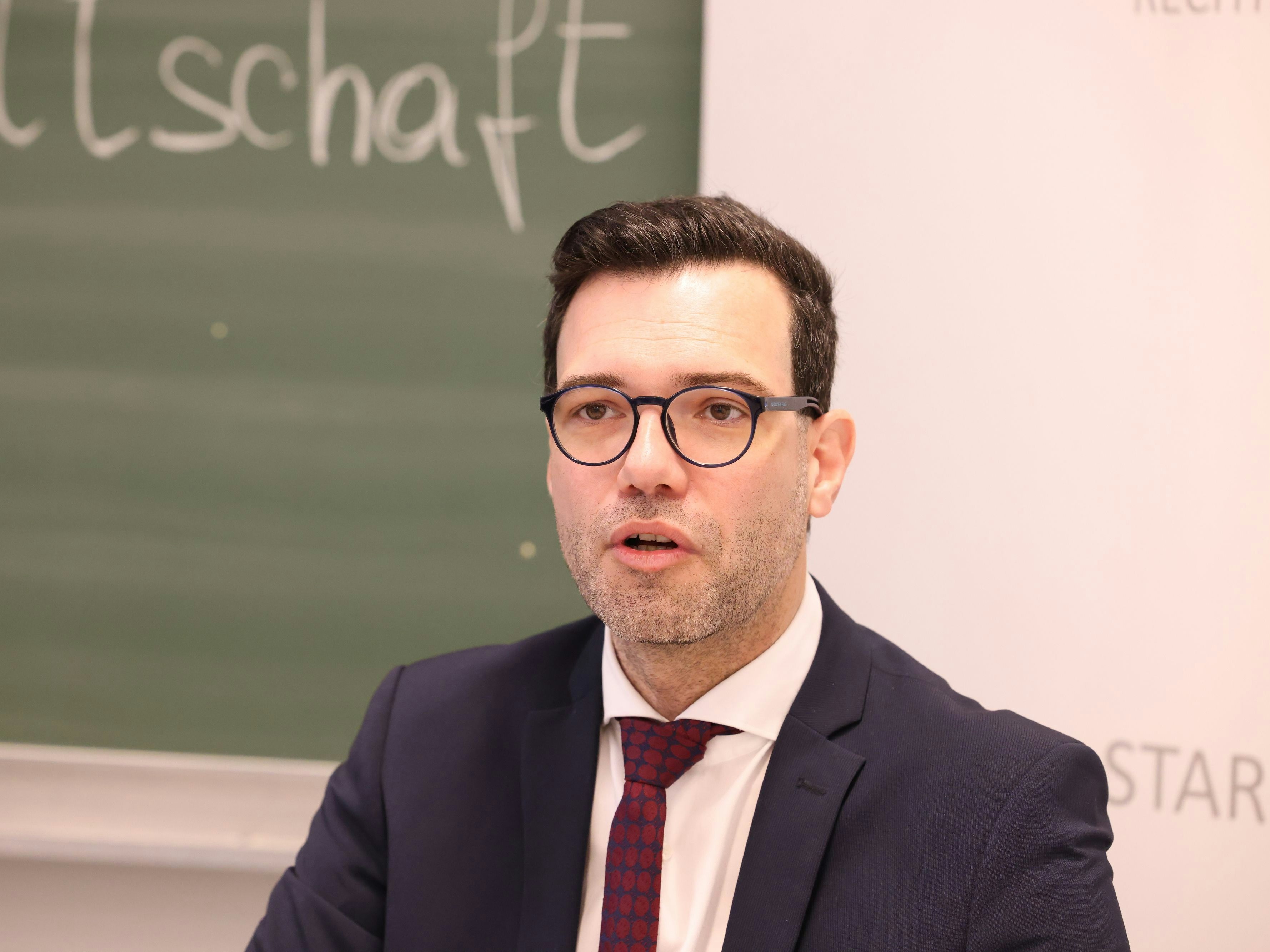 Laut Wiener Bildungsdirektor Heinrich Himmer sind für den Herbst über hundert Ukraine-Klassen notwendig.