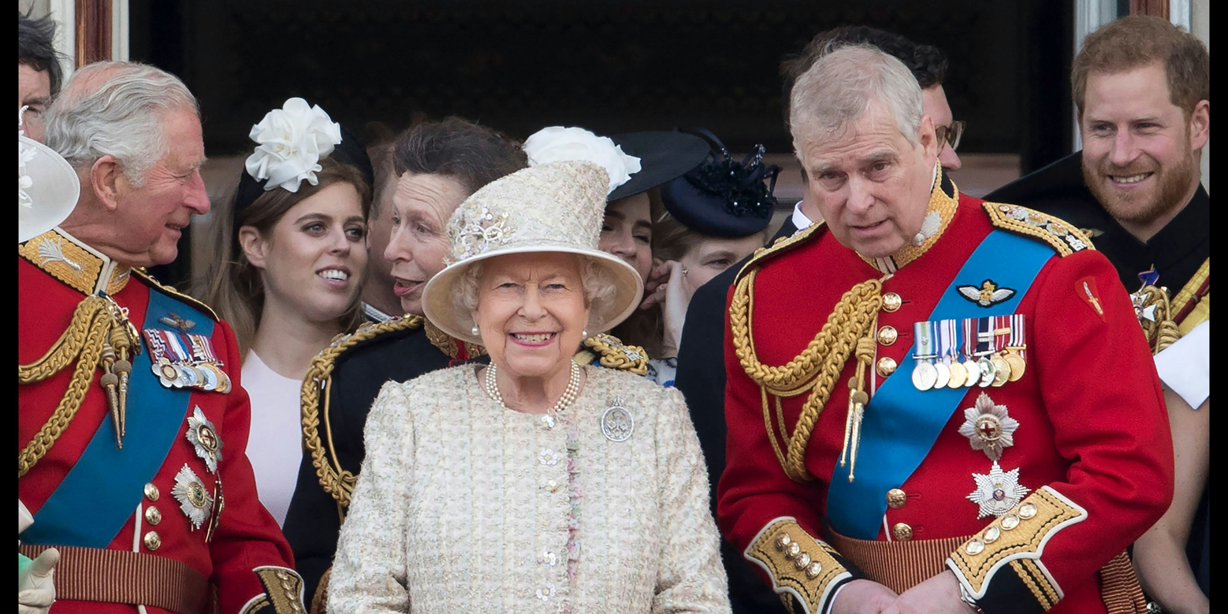 Download von www.picturedesk.com am 13.06.2022 (09:11).  13/01/2022. London, United Kingdom. 2019 FILE PIC of Prince Andrew, Duke of York, with Queen Elizabeth II and Prince Charles at Trooping the Colour in London. Picture by Stephen Lock / i-Images / eyevine :...http://. - 20220114_PD6712 - Rechteinfo: Rights Managed (RM)