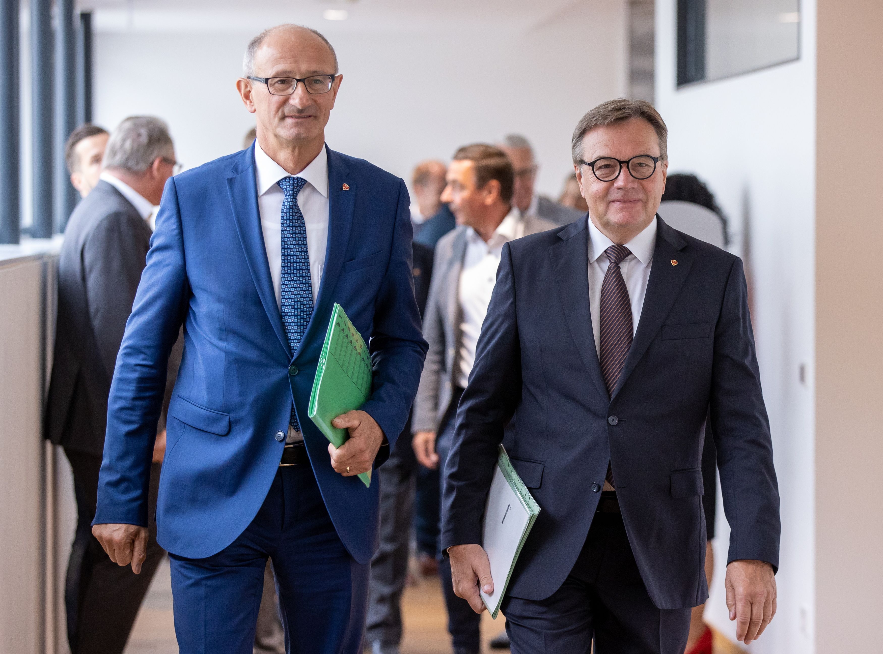 Am Montag macht Tirols Landeshauptmann Günther Platter (re.) seinen Rückzug aus der Politik offiziell. Anton Mattle (li.) wird als LH nachfolgen. 