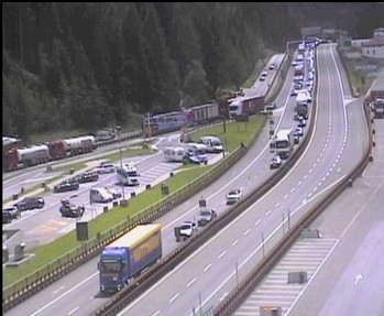 Brennerautobahn Nach Schwerem Crash Komplett Gesperrt – Tirol | Heute.at