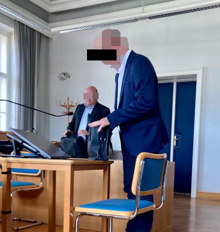 Der leitende Angestellte (58, r.) wurde angezeigt.