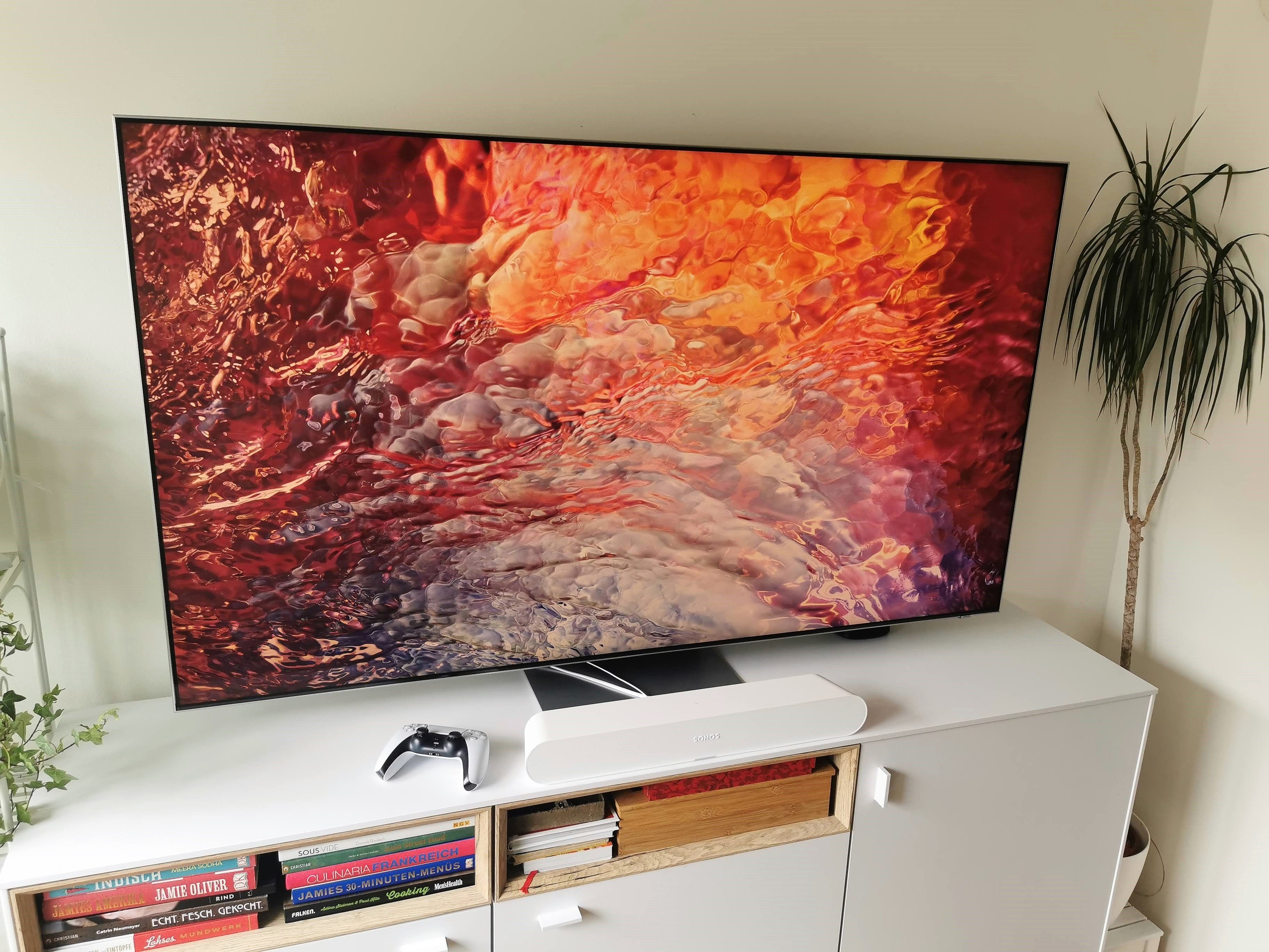 Auch wenn der TV nicht gerade billig ist, für ein solches Bild, modernste Technik und einen satten Sound zahlt man eigentlich einige Hundert Euro mehr.