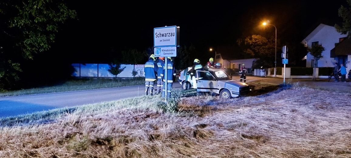 Die Feuerwehr bei der Bergung.