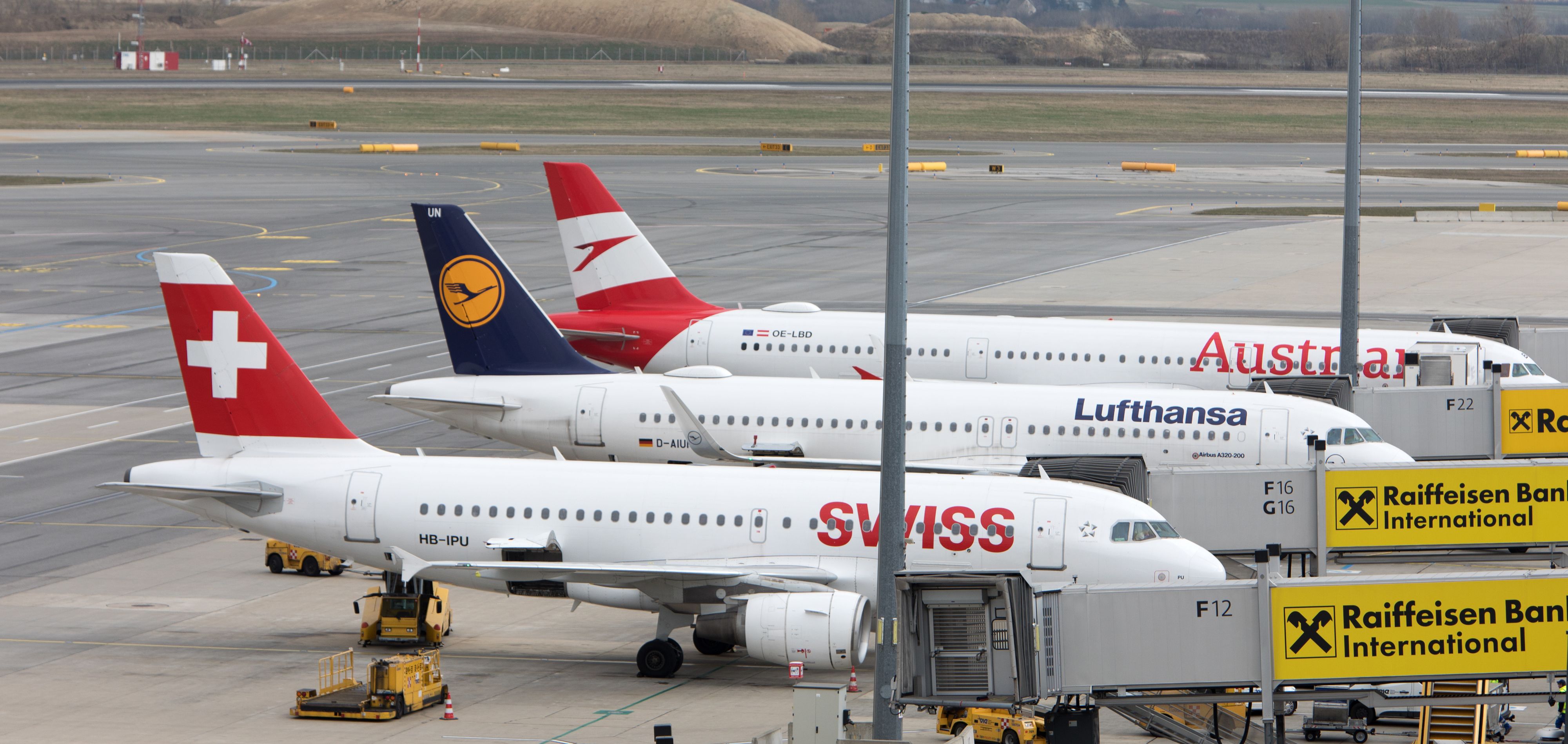 Die Lufthansa sowie ihre Töchter Swiss und AUA haben am Freitag alle Flüge nach Israel aufgrund der aktuellen Lage eingestellt.