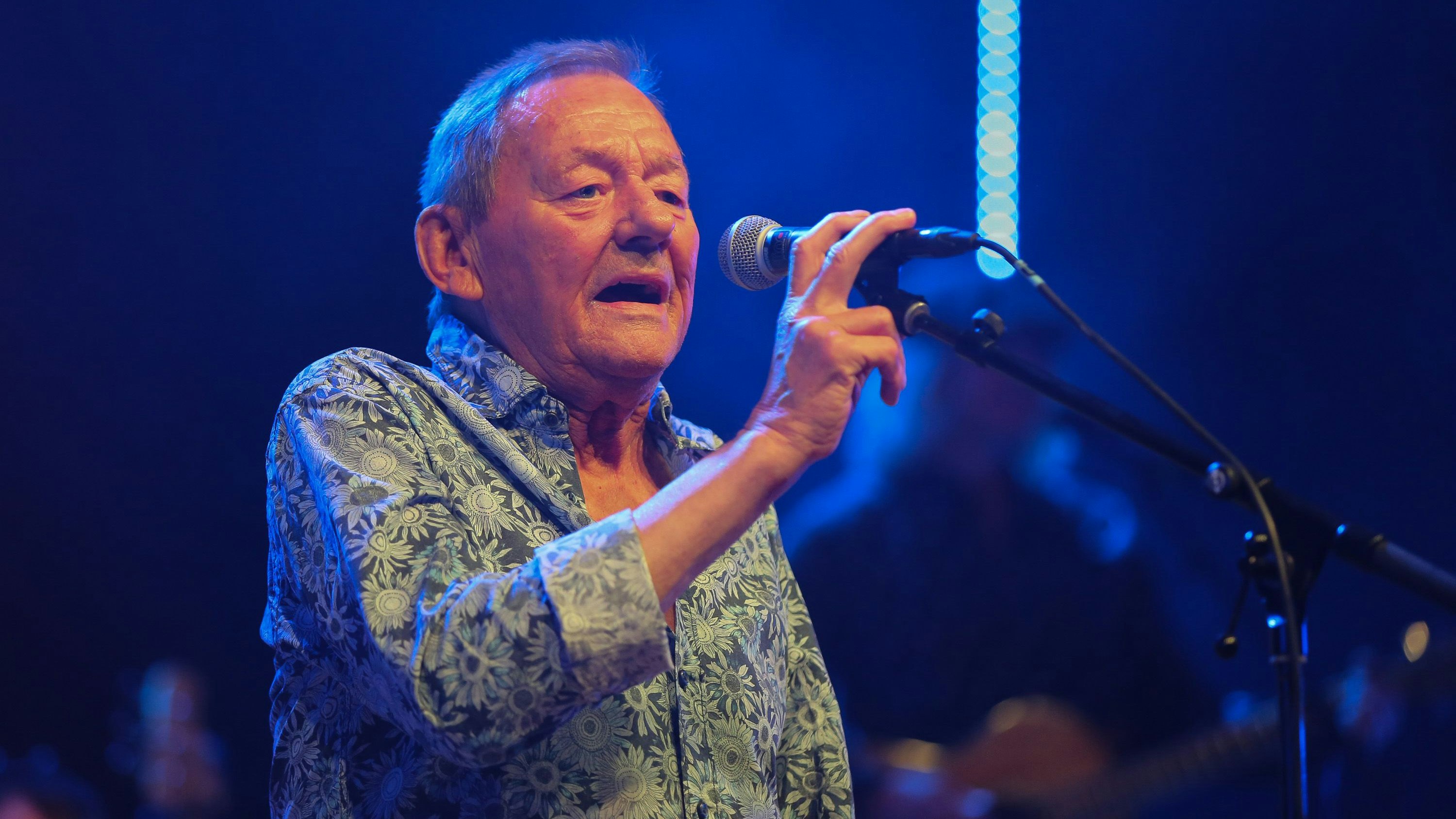 Seine Konzerte gibt Wolfgang Ambros diesmal im Sitzen.