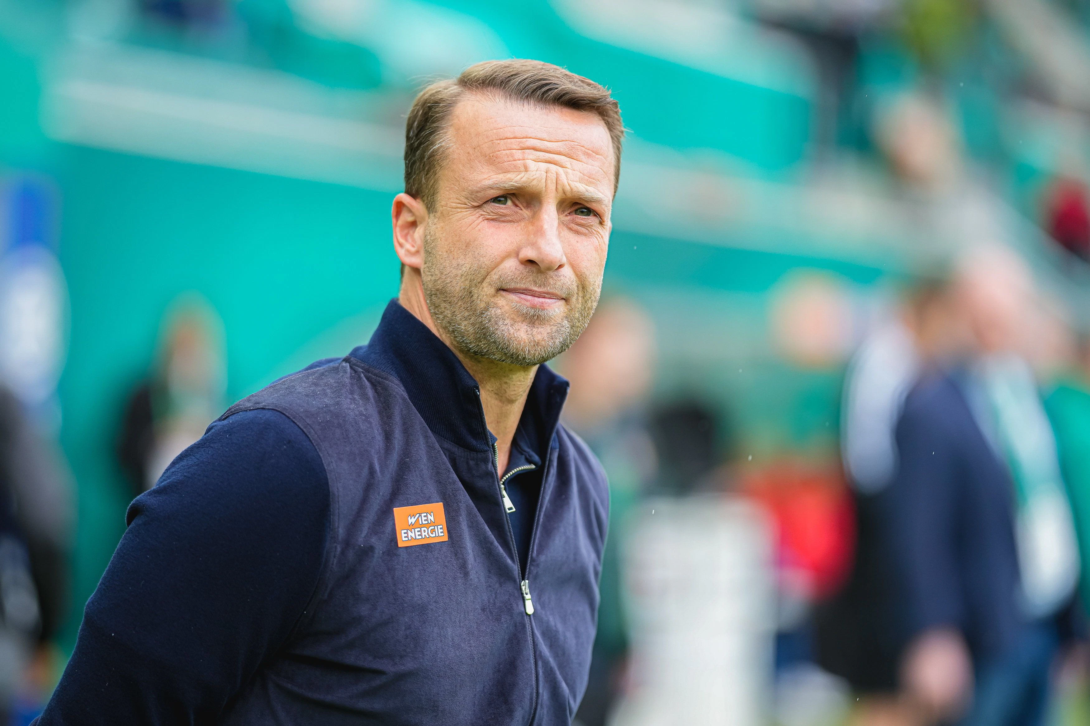 Ferdinand Feldhofer blickt gespannt nach Nyon. 
