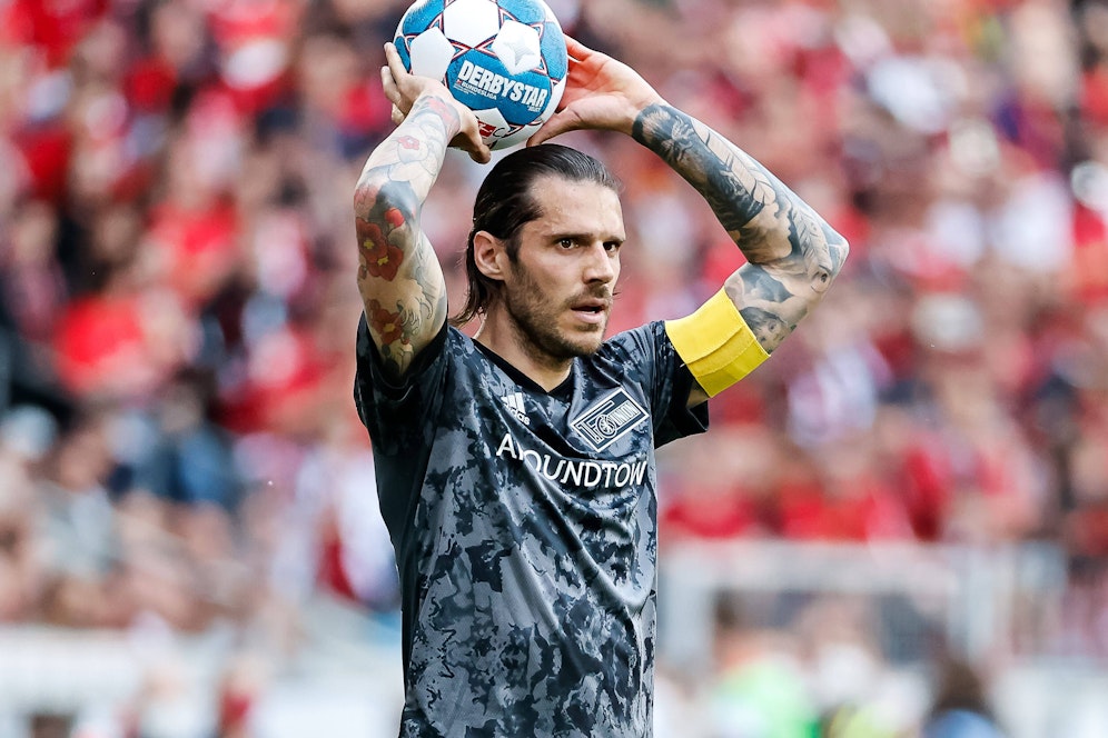 Das IFAB überlegt, den Einwurf im Fußball abzuschaffen. 