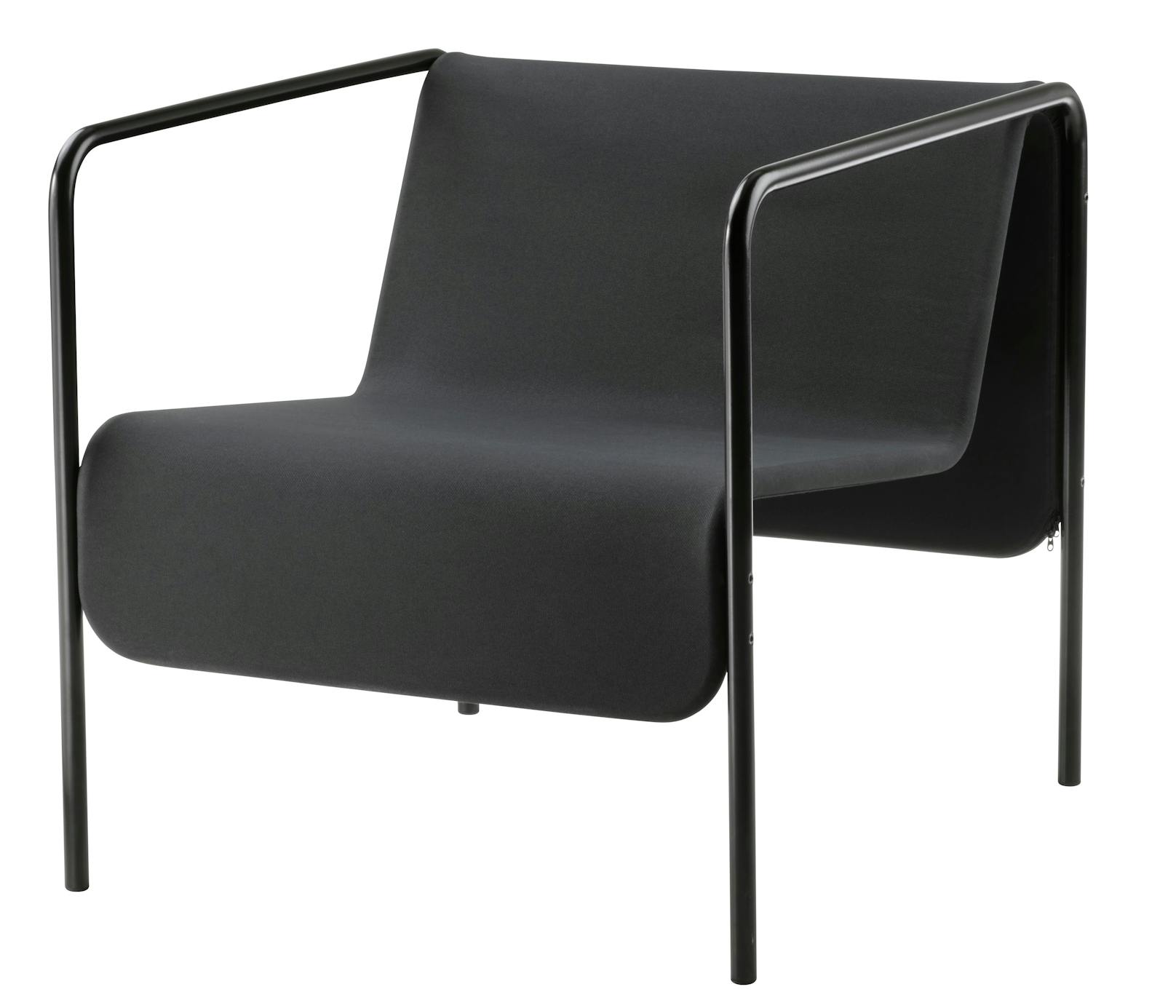 Der OBEGRÄNSAD Sessel repräsentiert die ideale Balance von Form und Funktion, die im Mittelpunkt dieser Zusammenarbeit steht.