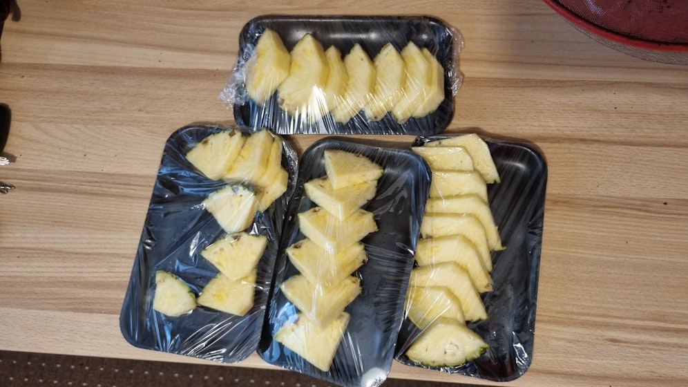 Fast acht Euro musste ein Linzer für eine verpackte Ananas bezahlen.