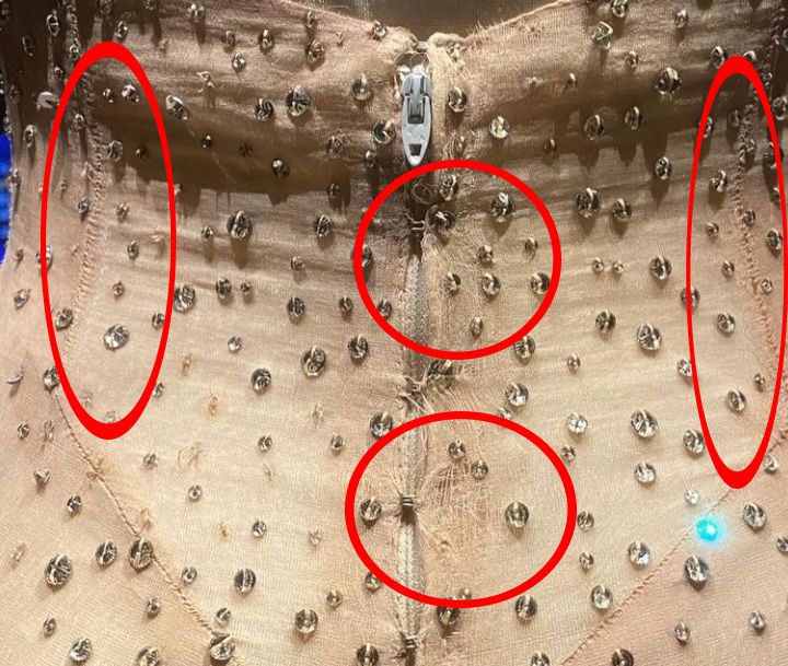 Die Schäden sind mit freiem Auge sichtbar. Neben dem Zipp hat der Stoff durch die Überdehnung besonders gelitten.