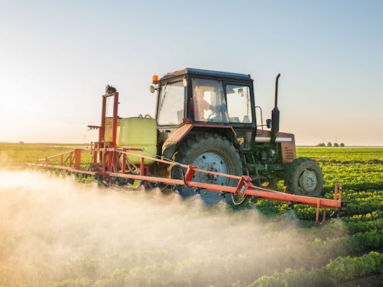 Mithilfe von Luftfiltern haben Forscher der BOKU in der Luft nach Pestiziden gesucht – und sie gefunden. 67 Pestizide konnten die Wissenschaftler nachweisen.