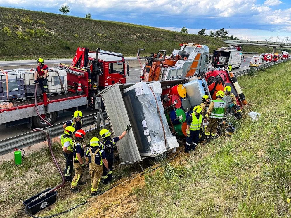 Bilder vom Einsatz der Feuerwehr.