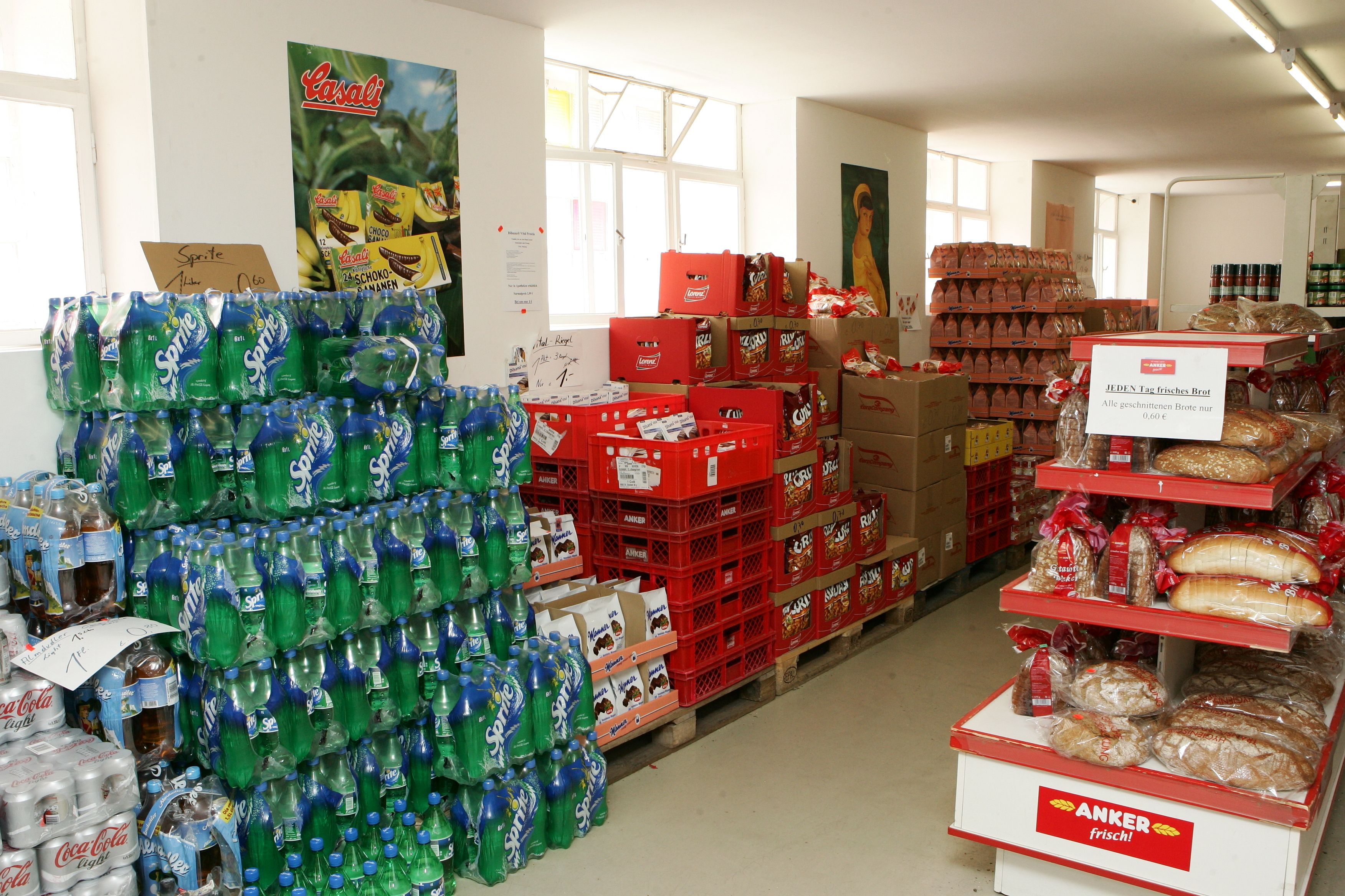Blick in einen Sozialmarkt in Wien. Immer mehr kommen angesichts hoher Preise in den Supermärkten.