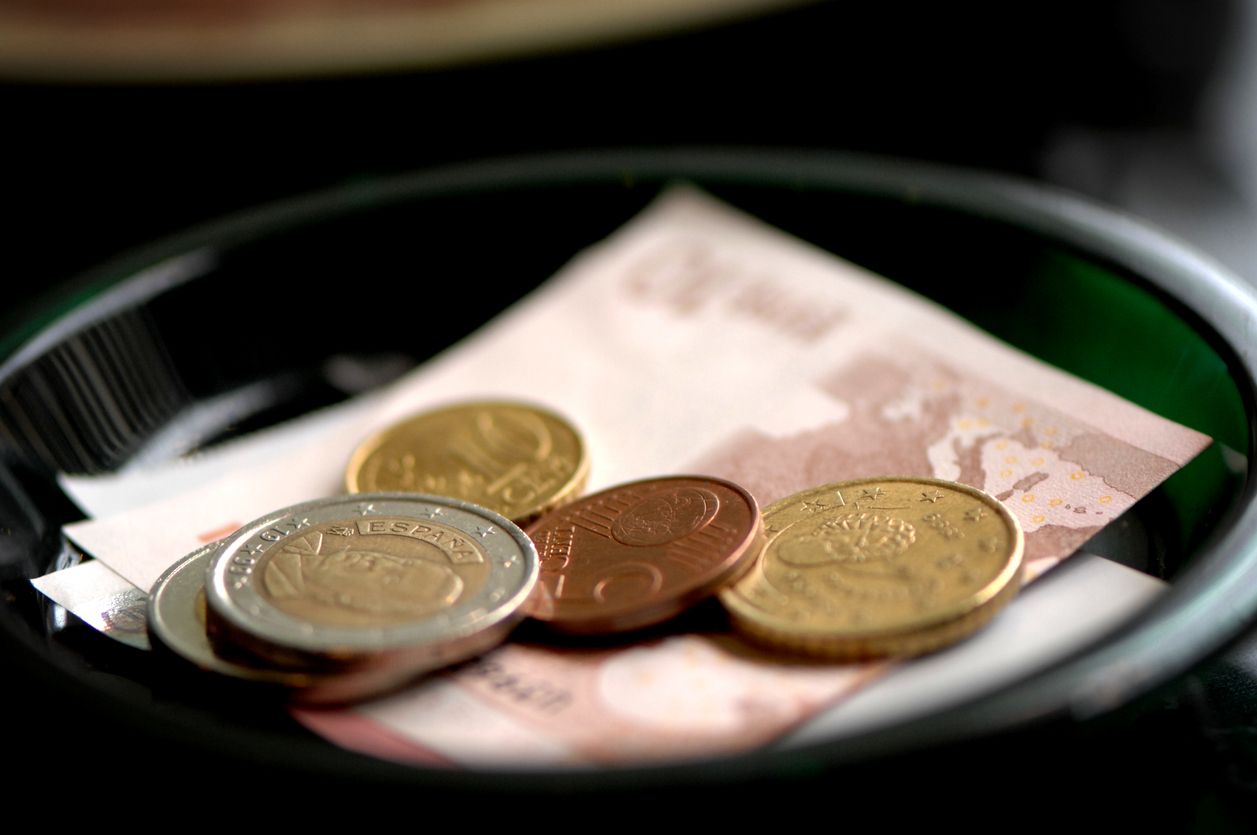 Bills and change on a tray