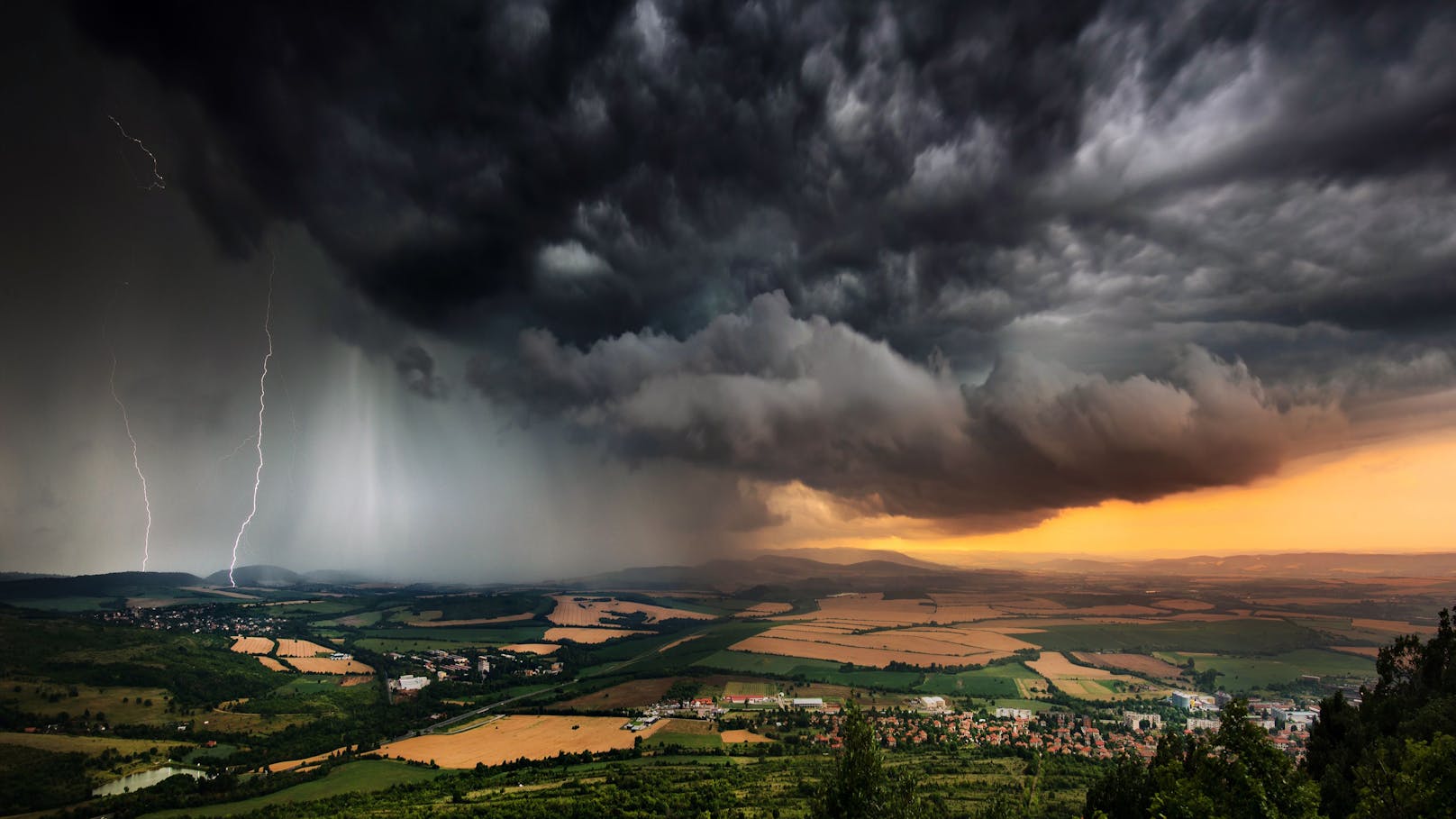 Schweres Hagel-Gewitter! Wienerin wählt Notruf