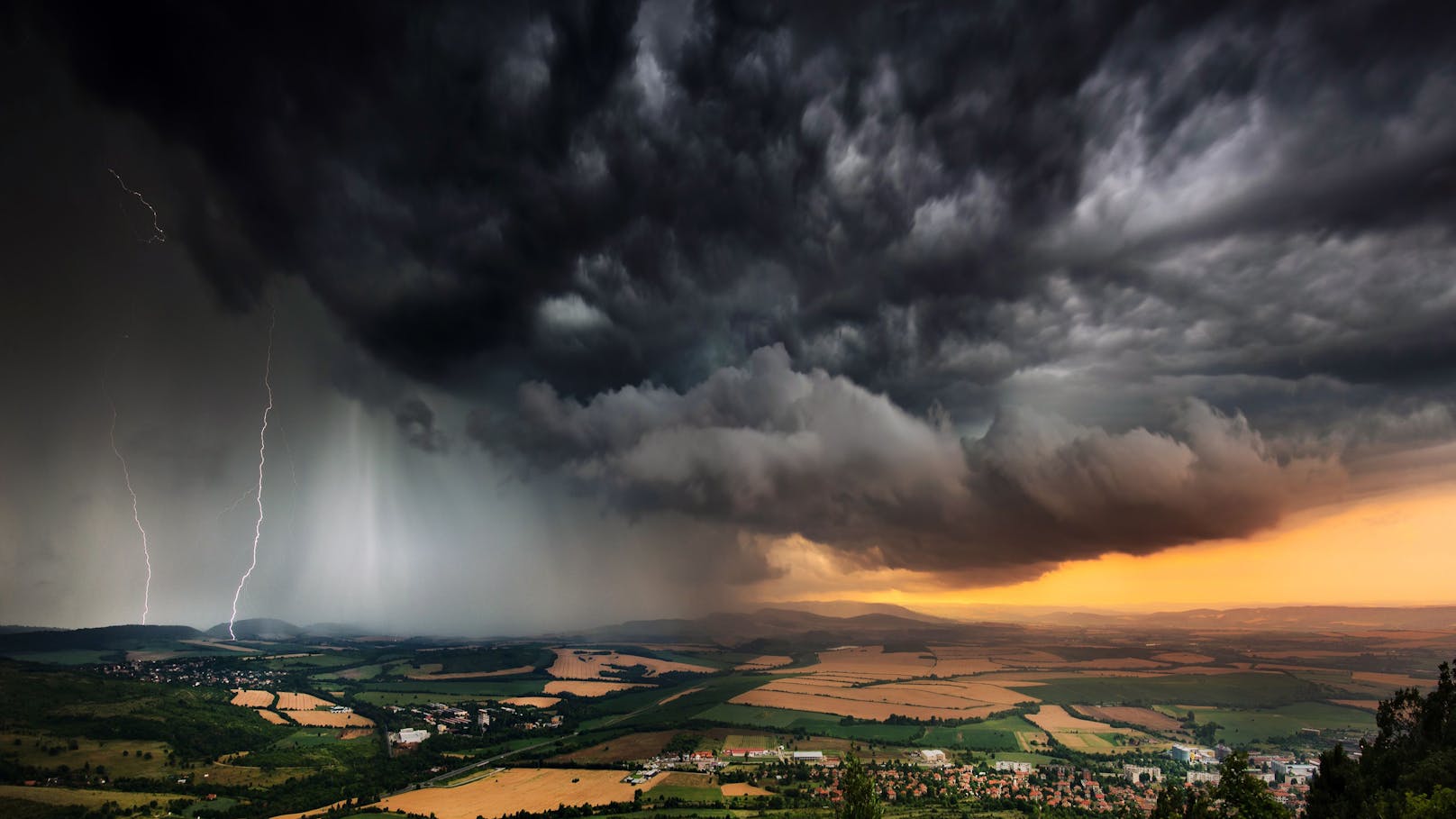 Schweres Hagel-Gewitter! Wienerin wählt Notruf