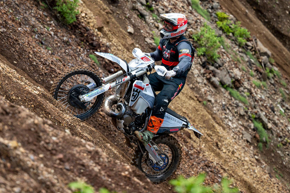 Marcel Hirscher am Motorrad