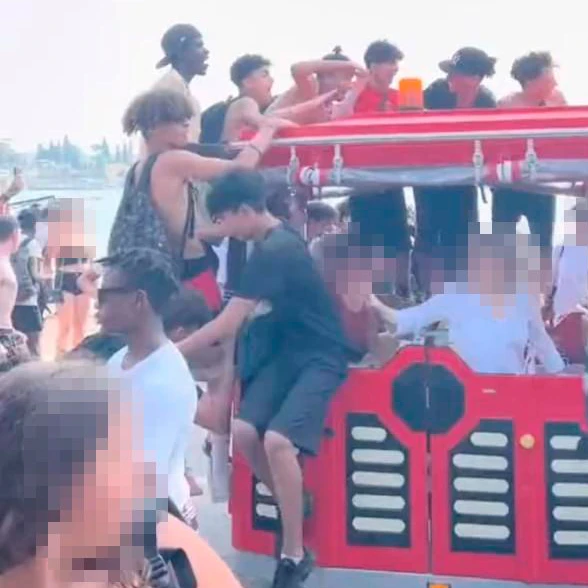 Im Netz kursieren Bilder und Videos, die den Massen-Ansturm auf Peschiera zeigen sollen.