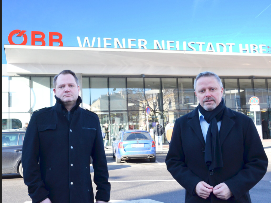 Christian Samwald, SPÖ-Vizebürgermeister von Ternitz sowie SPÖ-Vizebürgermeister von Wr. Neustadt, Rainer Spenger (v.l.n.r.), forderten bereits Anfang des Jahres ein Wachzimmer.