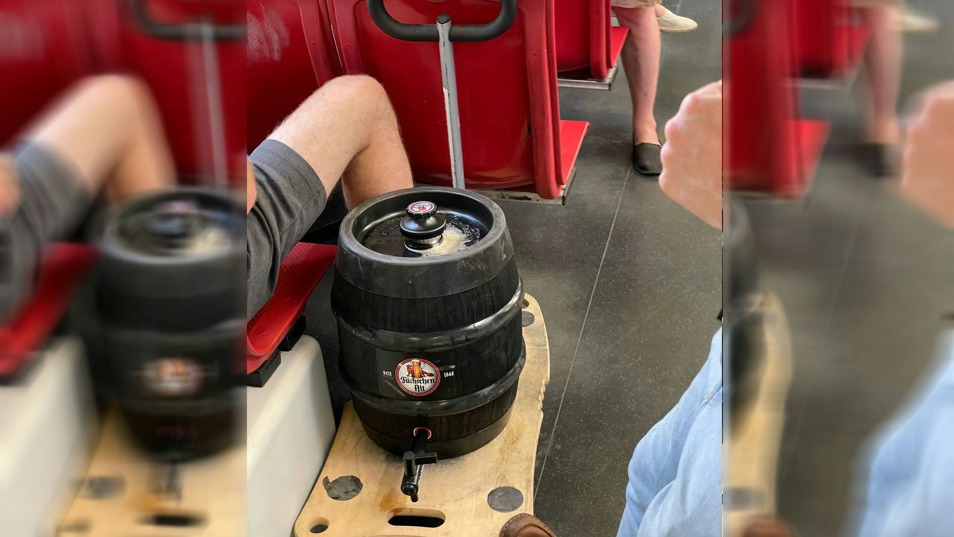 Wiener trinken Bier aus Fass in Bim