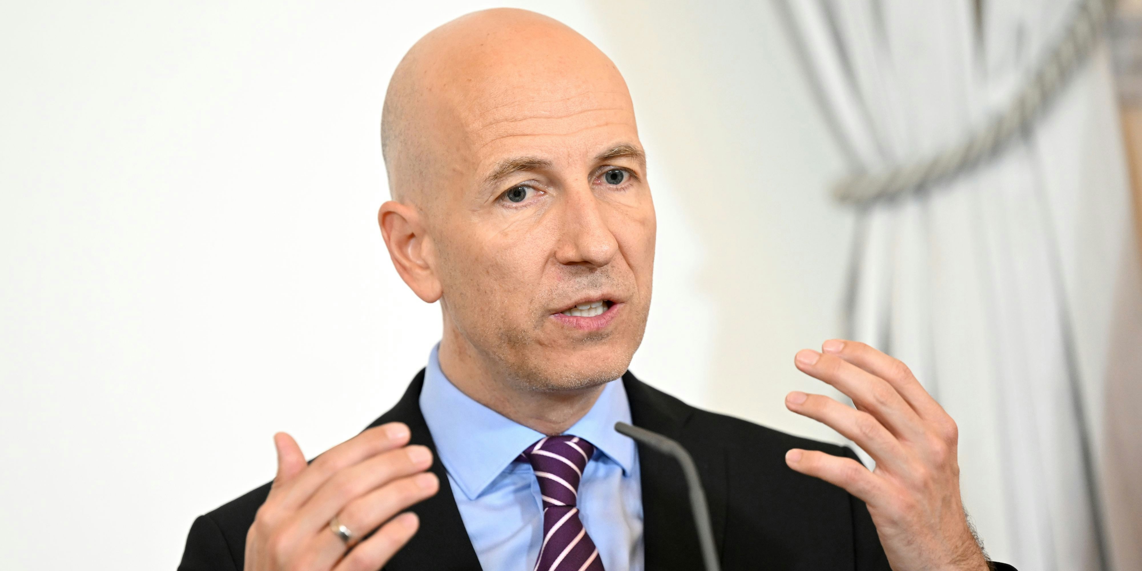 Arbeitsminister Martin Kocher (ÖVP) beim Pressefoyer nach einer Sitzung des Ministerrates.