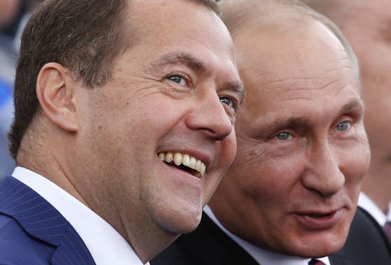 Dmitri Medwedew und Wladimir Putin sind gute Freunde.
