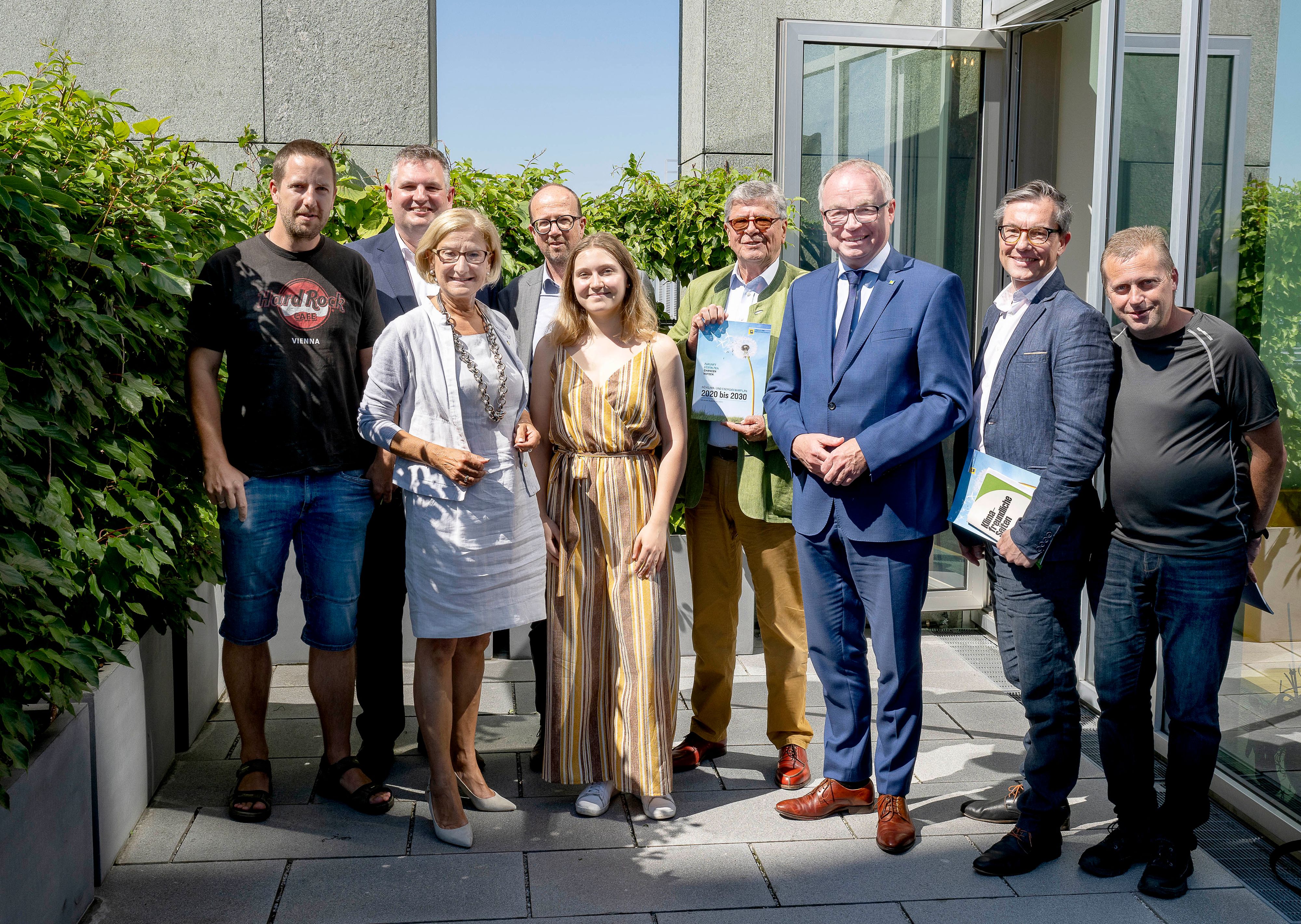 Trafen sich zum Arbeitsgespräch: Florian Nödl, Wolfgang Dörner, Landeshauptfrau Johanna Mikl-Leitner, Werner Fischer, Maria Prem, Walter Hutterer, LH-Stellvertreter Stephan Pernkopf, Leopold Liebl und Helmut Schmutzer.