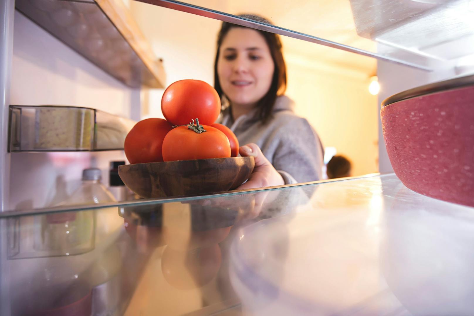 Da wasserhaltiges Gemüse kälteempfindlich ist, kann es im Kühlschrank seinen Geschmack verlieren.