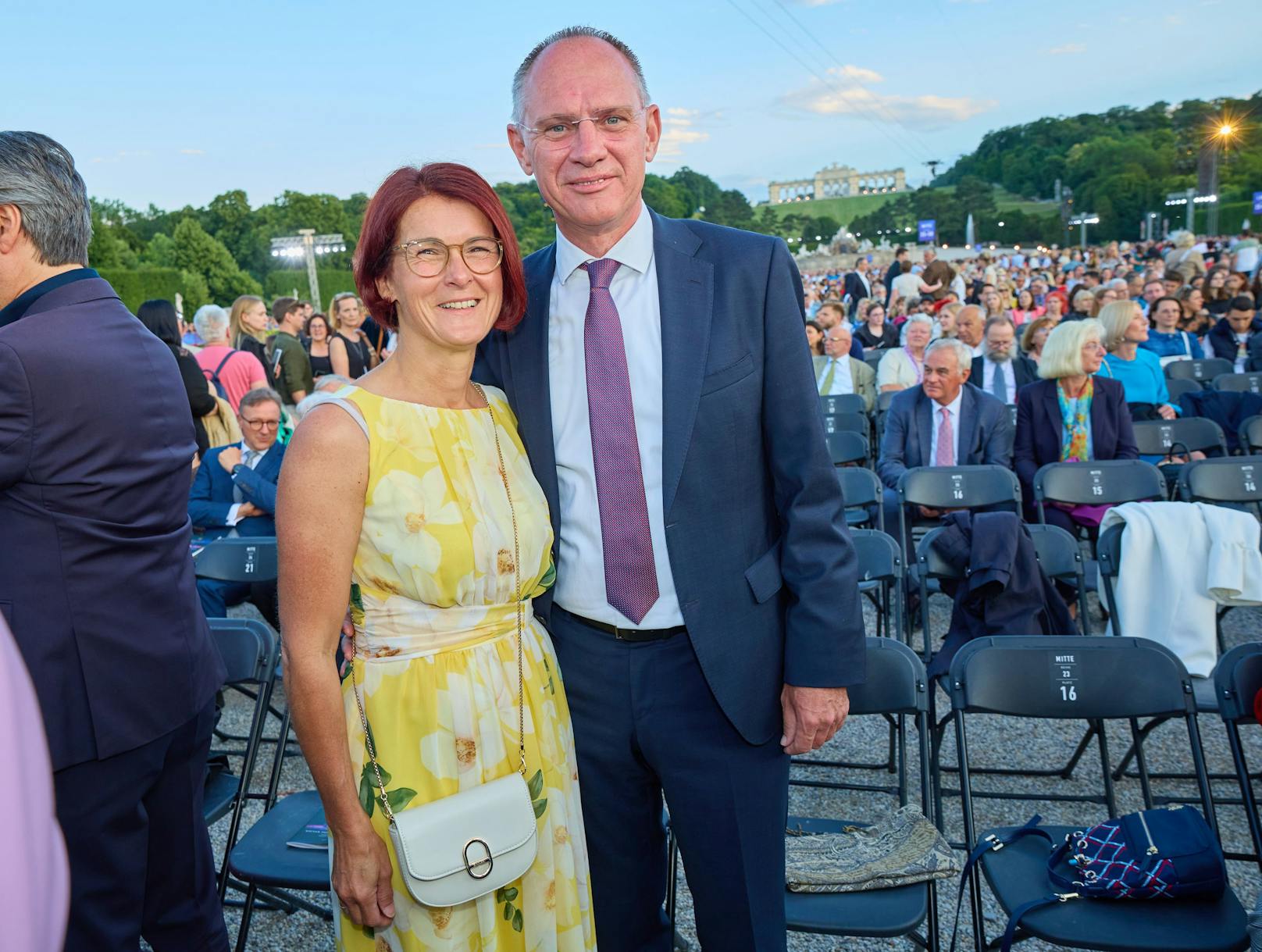 Auch Innenminister Gerhard Karner (ÖVP) genoss mit seiner Frau Dagmar das Konzert.