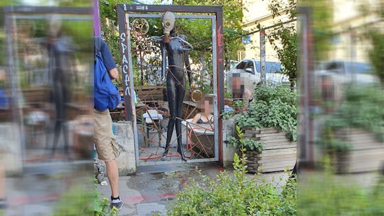 Eine Wienerin kühlte sich auf offener Straße in einer Badewanne ab.
