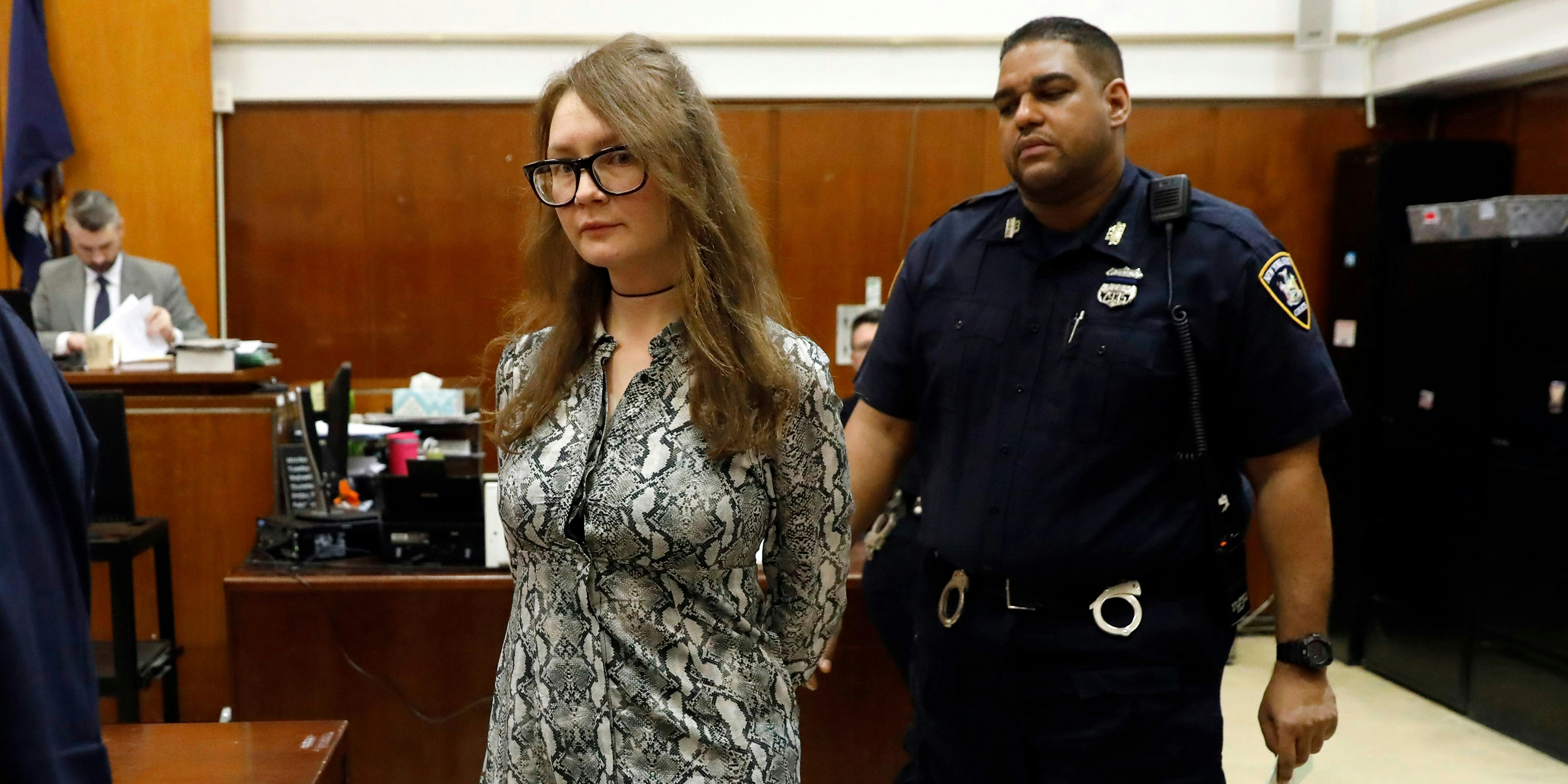 Die deutsche Fake-Millionärserbin Anna Sorokin sitzt noch immer hinter Gittern.