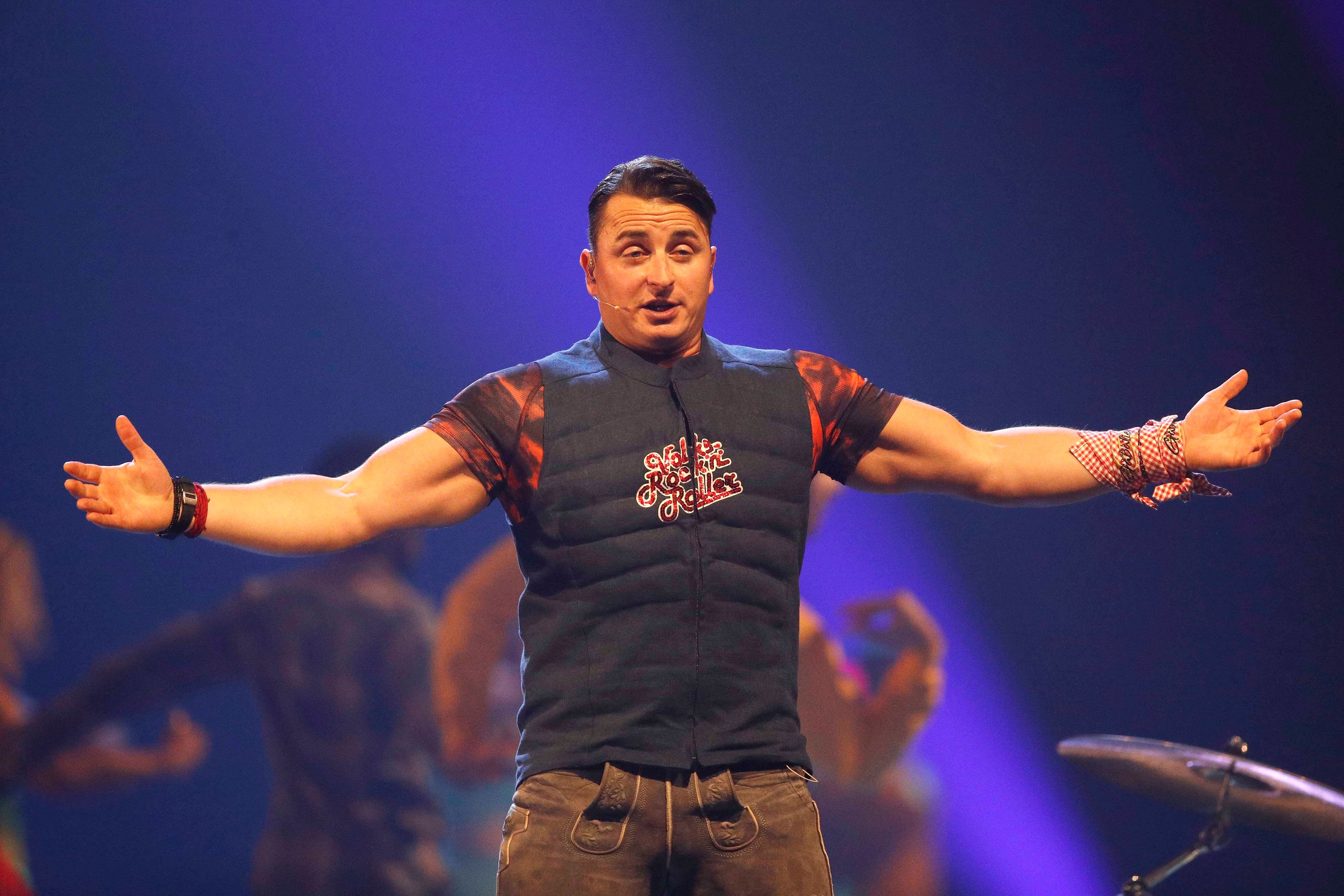 Schlagerstar Andreas Gabalier plaudert aus dem Nähkästchen.