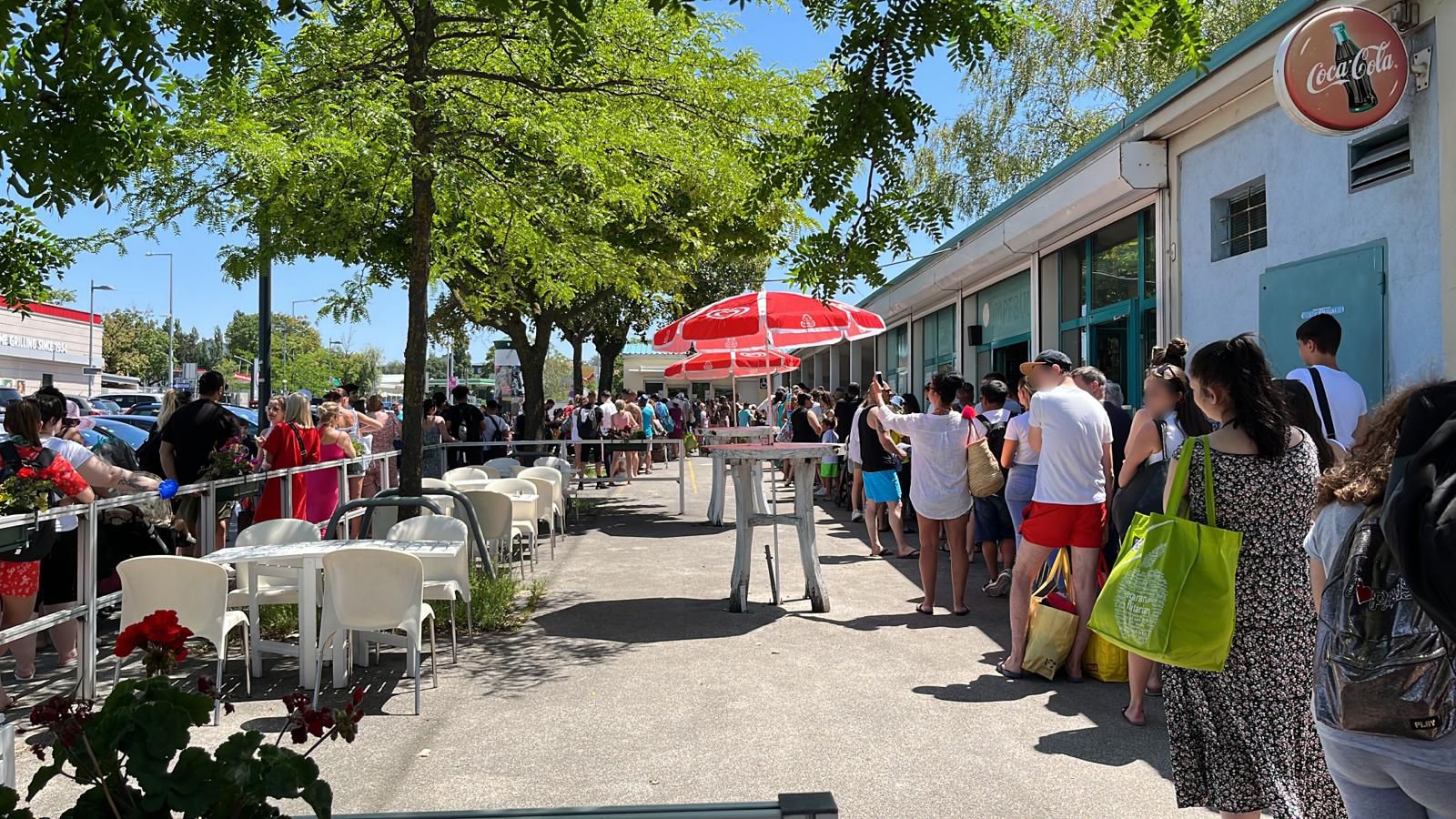 Alle wollen nur eines: eine Abkühlung im Freibad.