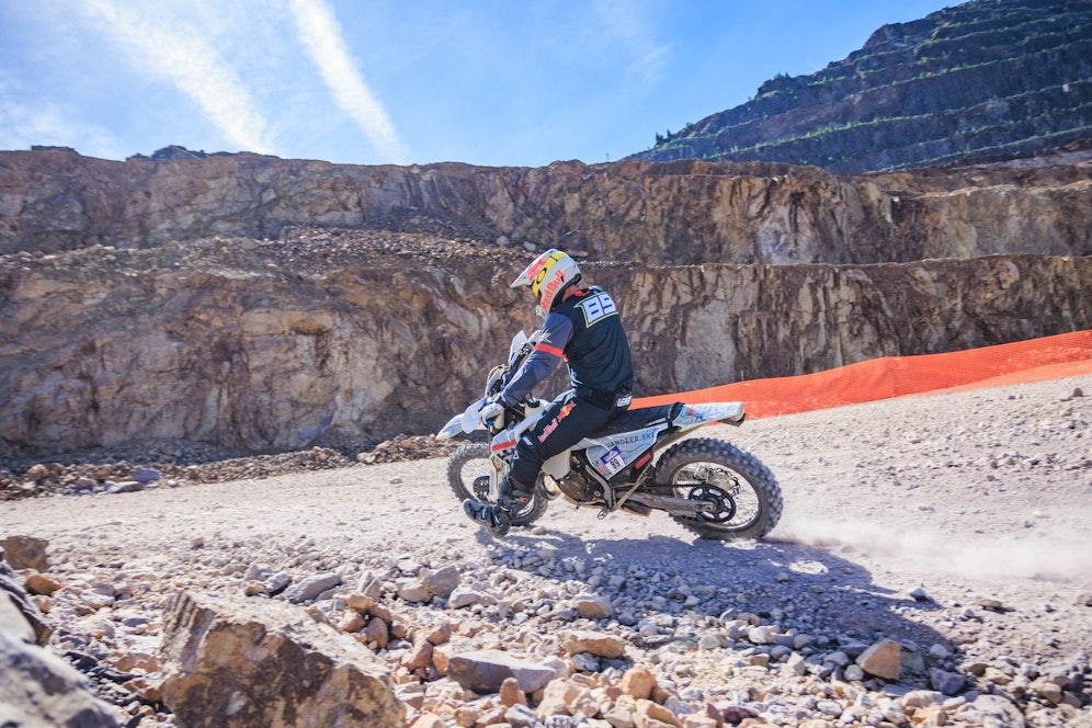 Marcel Hirscher brettert über den Erzberg.