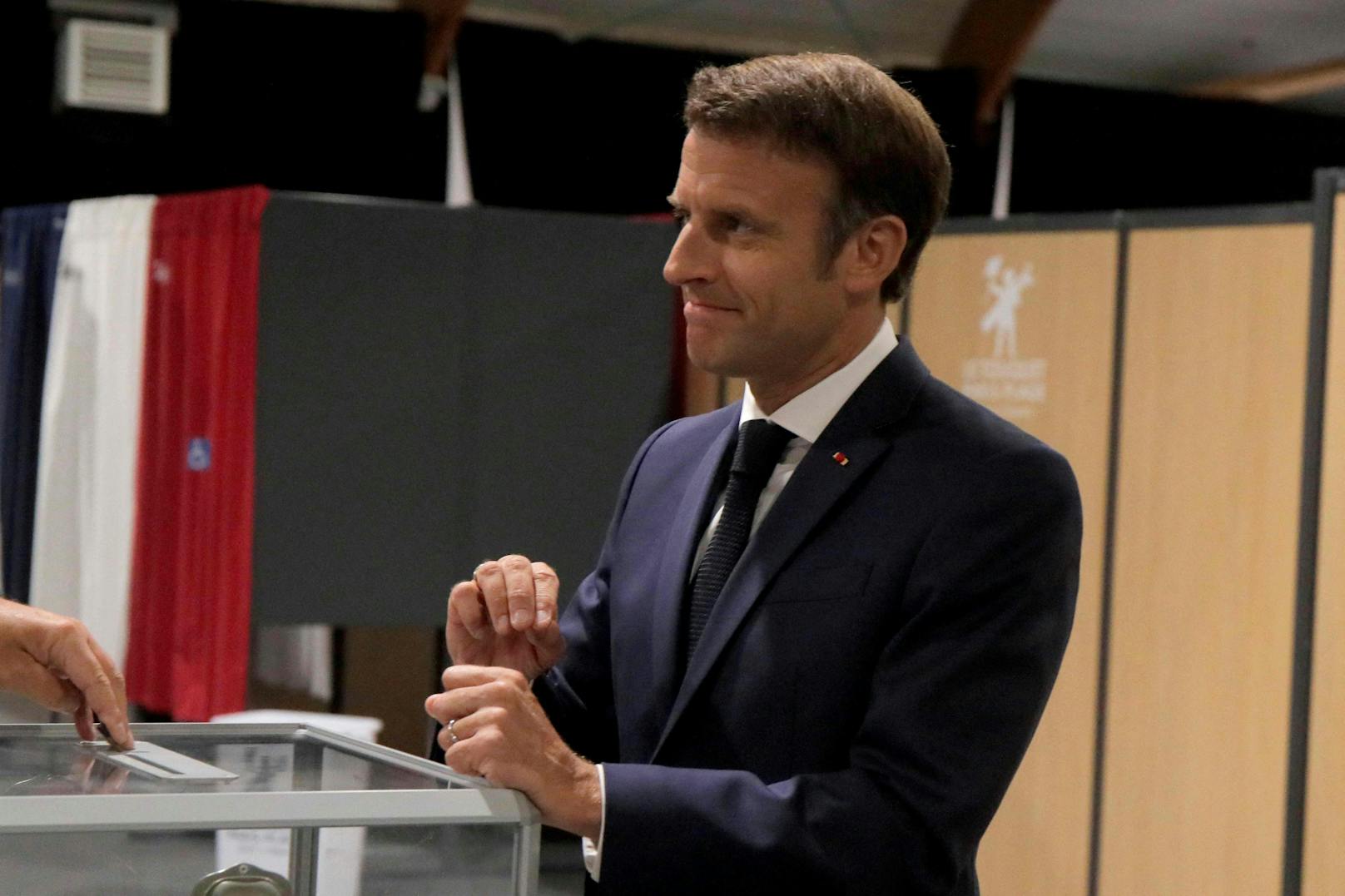 Der franzöische Präsident musste bei der Parlamentswahl eine kleine Niederlage einstecken. "Sein" Lager verfehlte die absolute Mehrheit. 