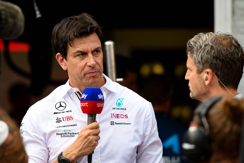 Mercedes-Boss Toto Wolff ist sauer.