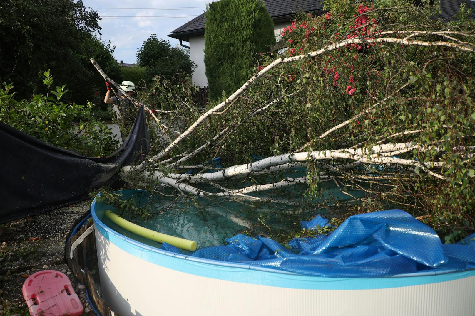 Die Unwetter zogen am Montag eine Schneise der Verwüstung durch Oberösterreich.