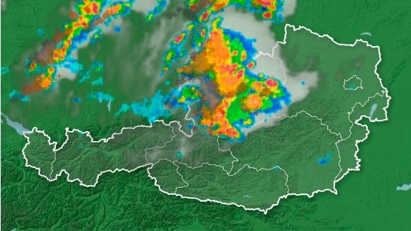 Aktuelle Aufnahme des Unwetter-Radars: über Oberösterreich krachts.