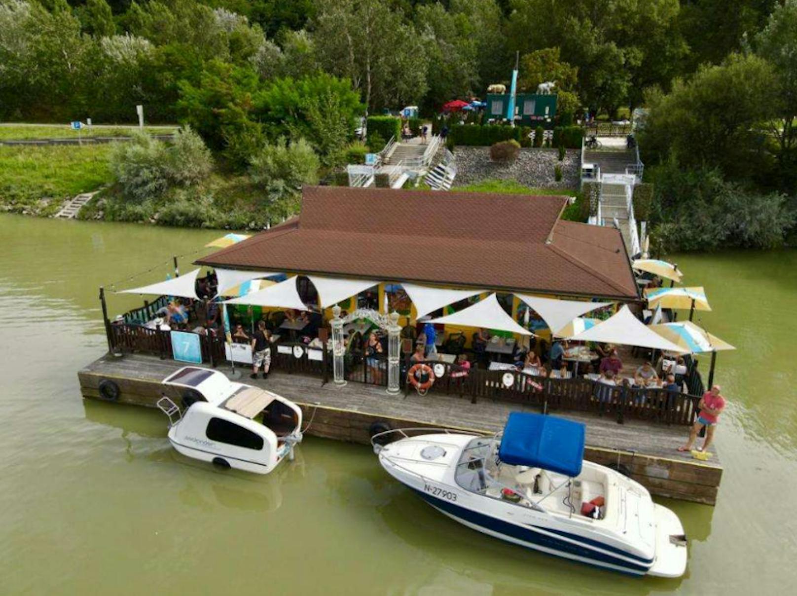 Schwimmendes Donau-Lokal um 490.000 Euro zu kaufen