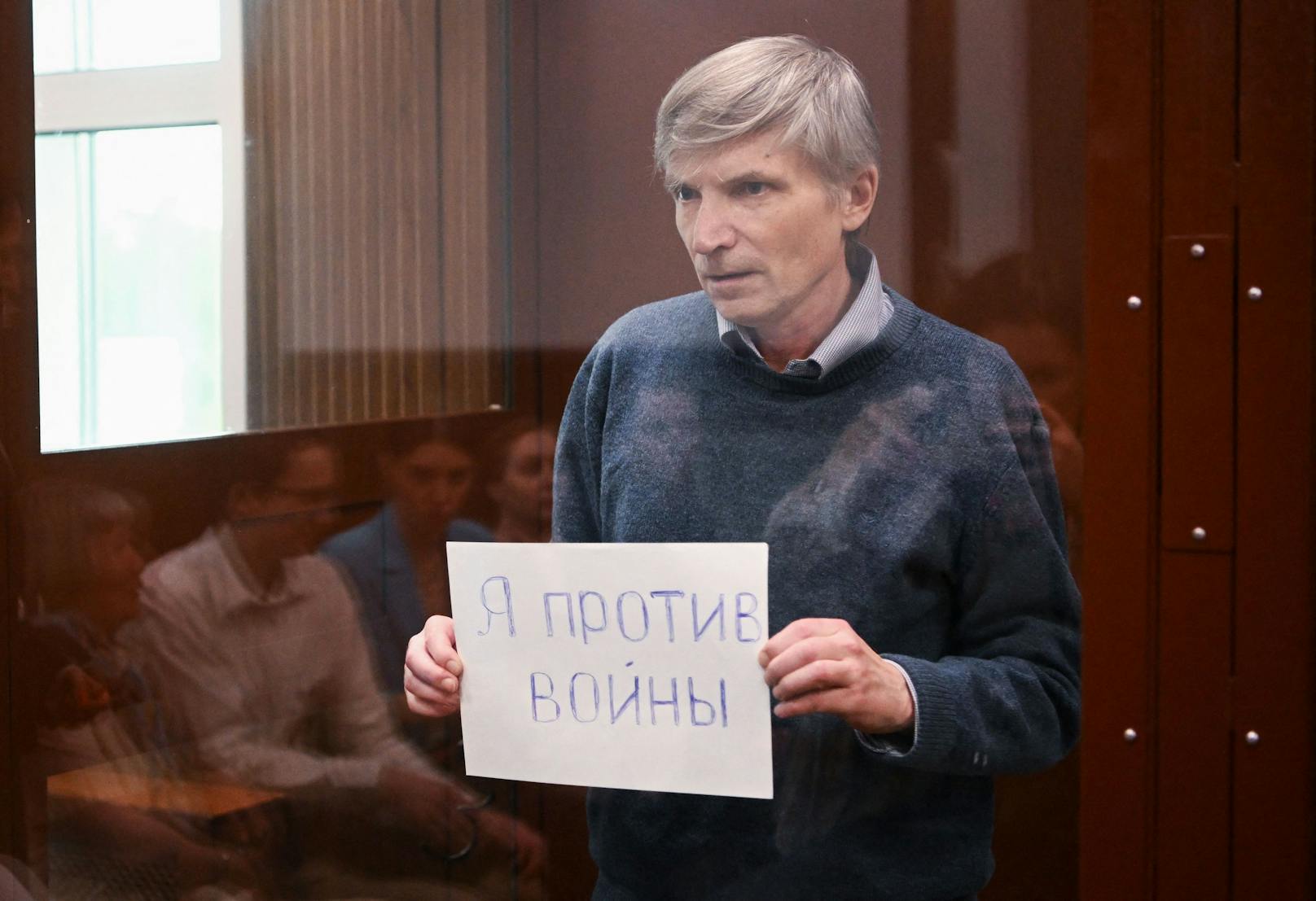 In Moskau steht nun ein Kommunalpolitiker, der sich kritisch zum Krieg in der Ukraine geäußert hatte, vor Gericht.