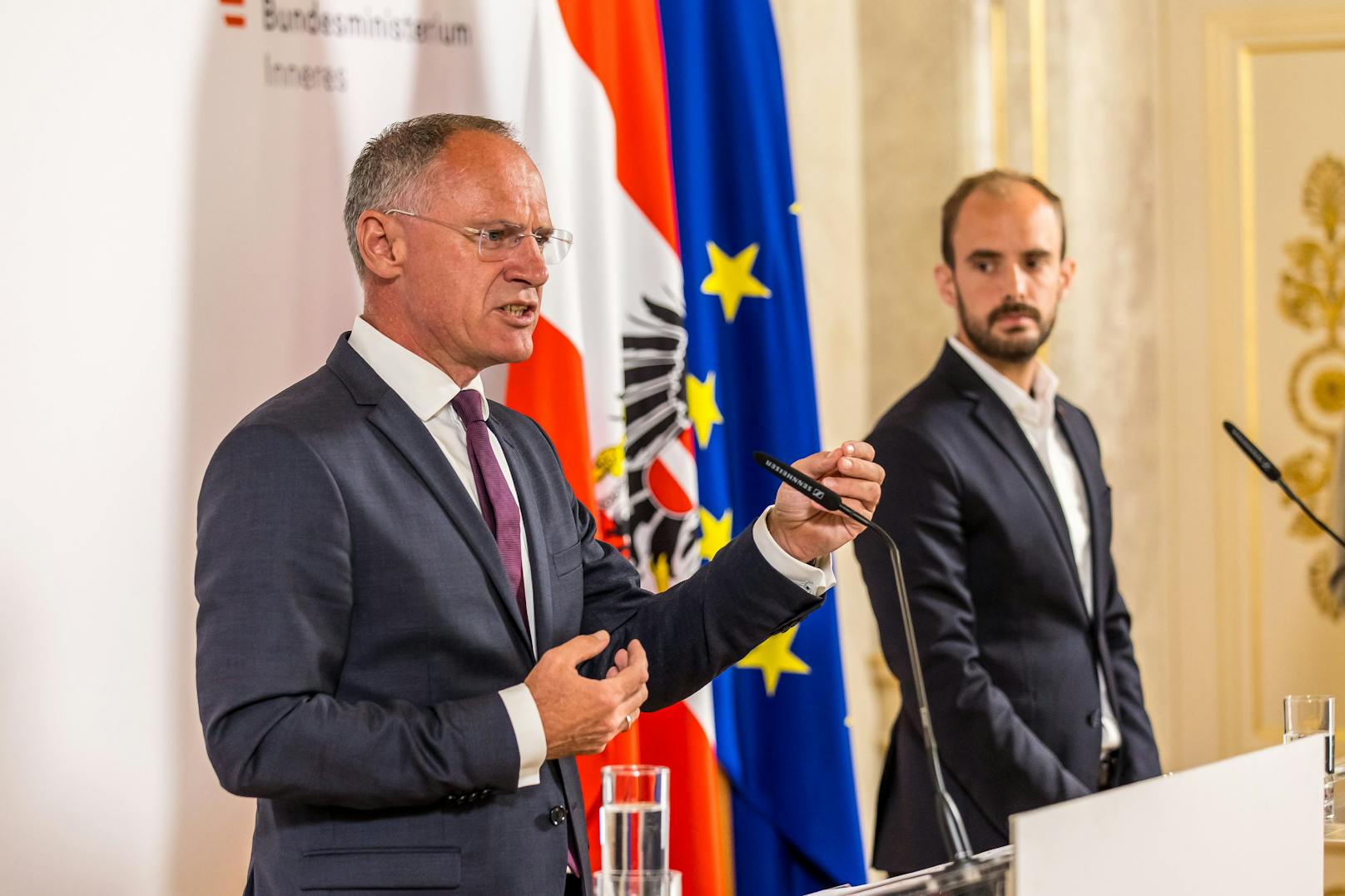 Gerhard Karner und Florian Tursky bei der Pressekonferenz.