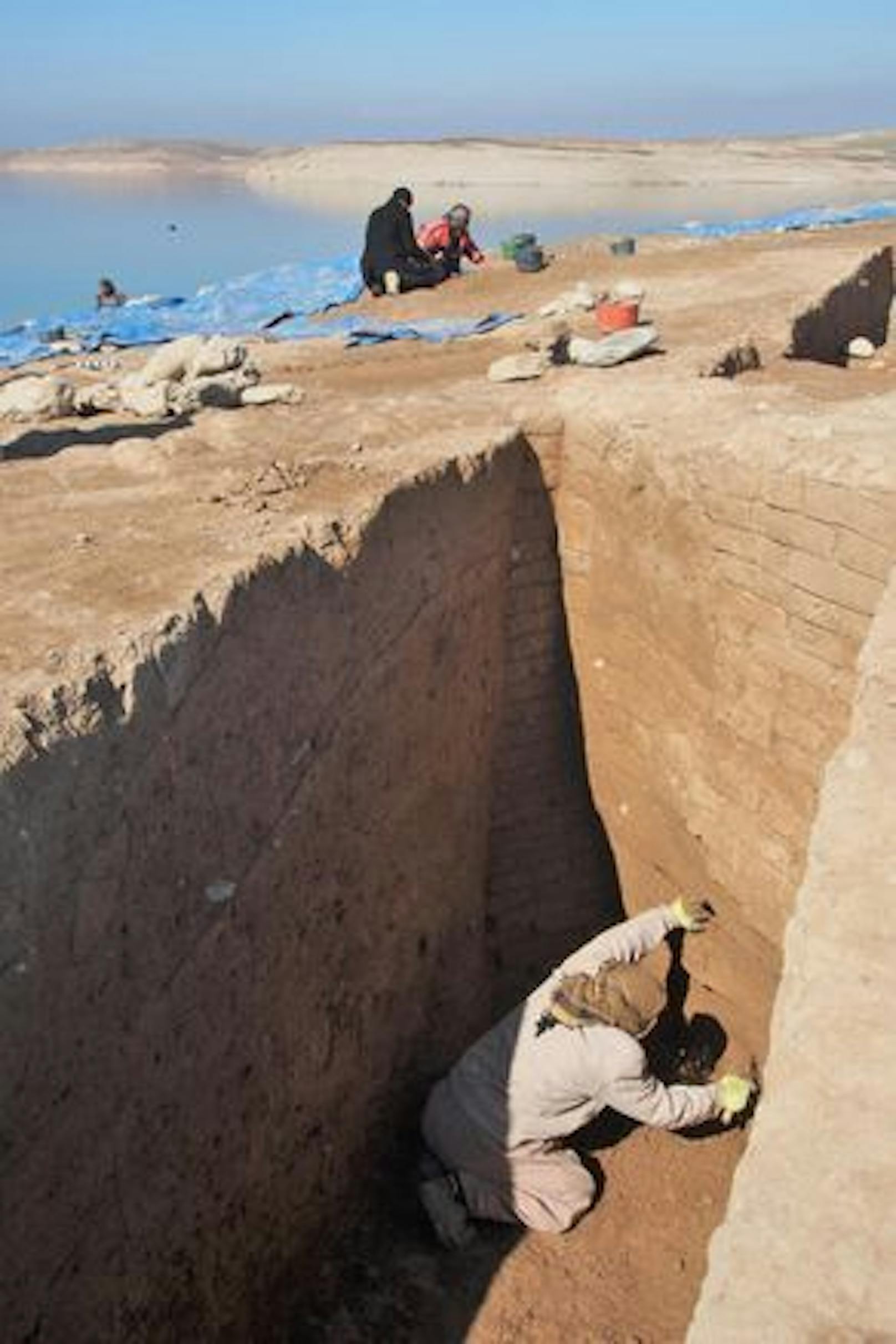 Das Forschungsteam war verblüfft über den gut erhaltenen Zustand der Mauern – teilweise mehrere Meter hoch –, obwohl die Mauern aus sonnengetrockneten Lehmziegeln bestehen und mehr als 40 Jahre unter Wasser standen.