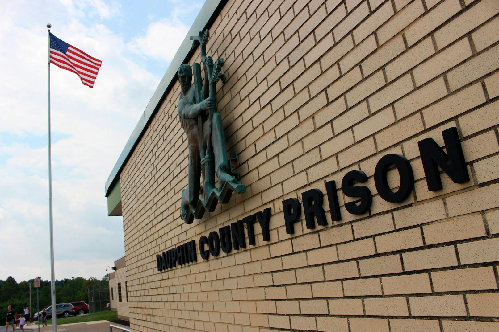 Die 66-jährige Frau befindet sich im Dauphin County Gefängnis in Pennsylvania. Eine Kaution wurde verweigert.