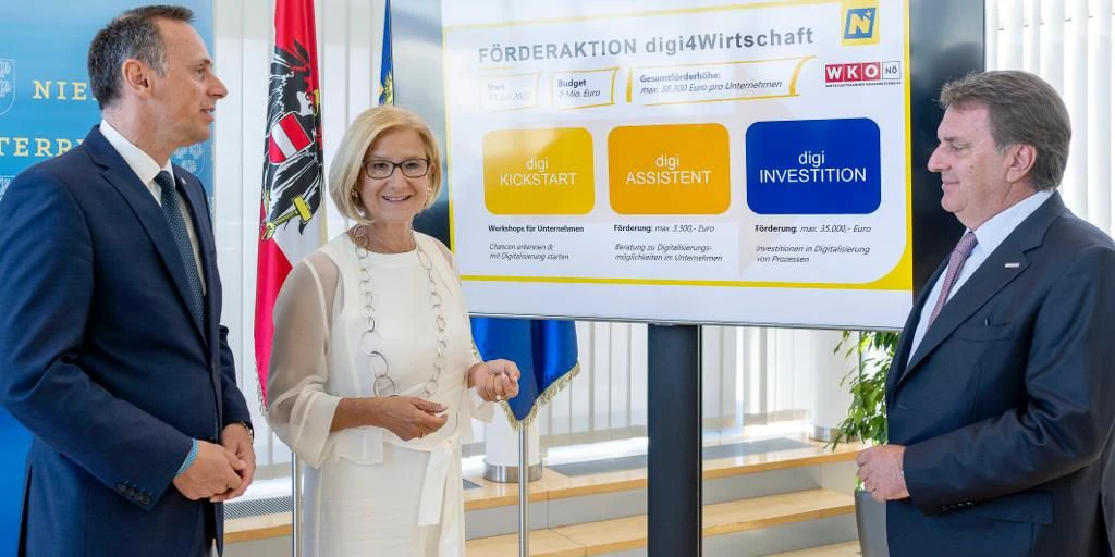 Landeshauptfrau Johanna Mikl-Leitner präsentiert gemeinsam mit Landesrat Jochen Danninger (li) und WKNÖ Präsident Wolfgang Ecker (re.) die Förderaktion digi4Wirtschaft.