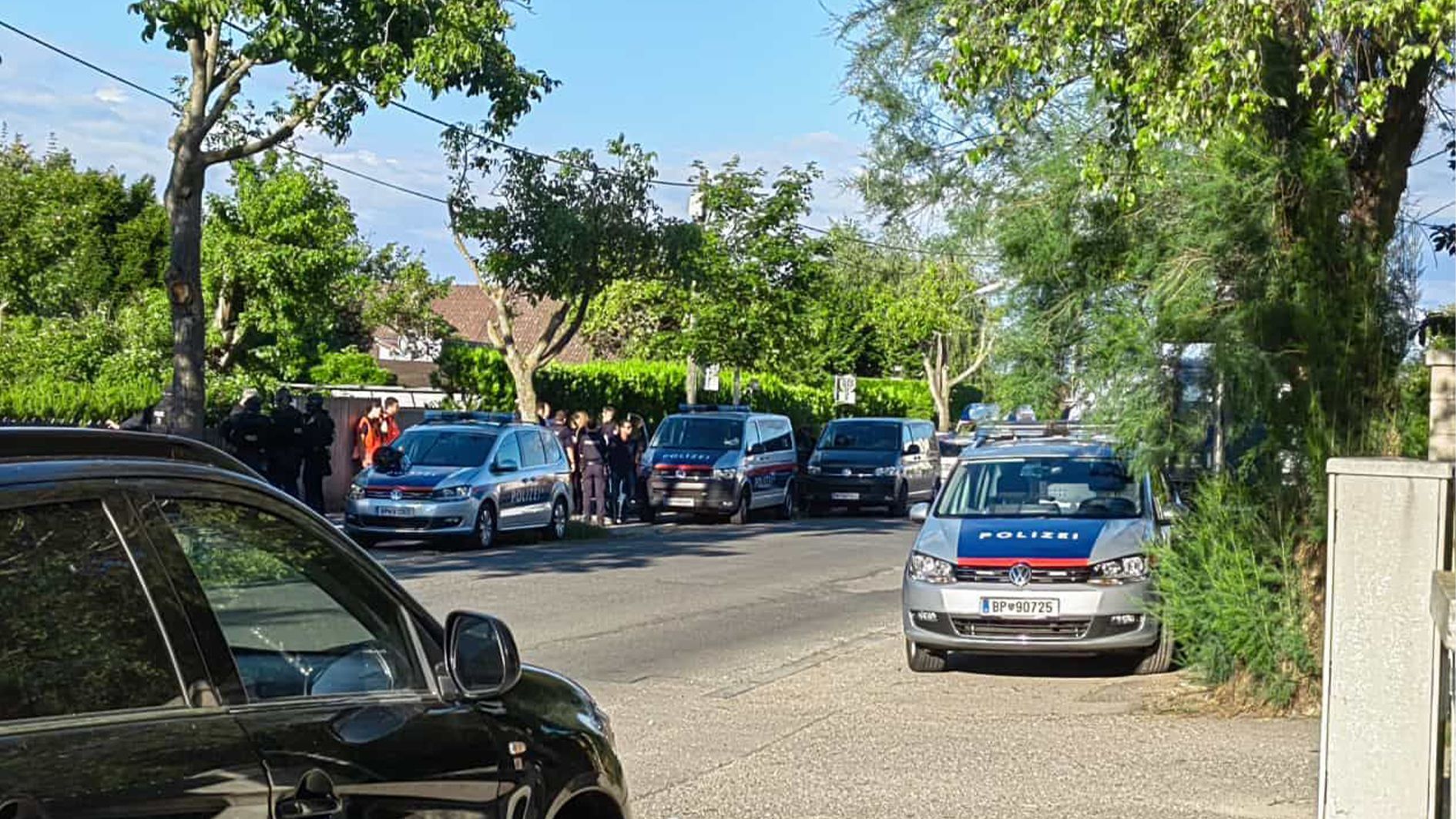 Laut einer "Heute"-Leserin wurde die gesamte Straße von der Polizei abgesperrt