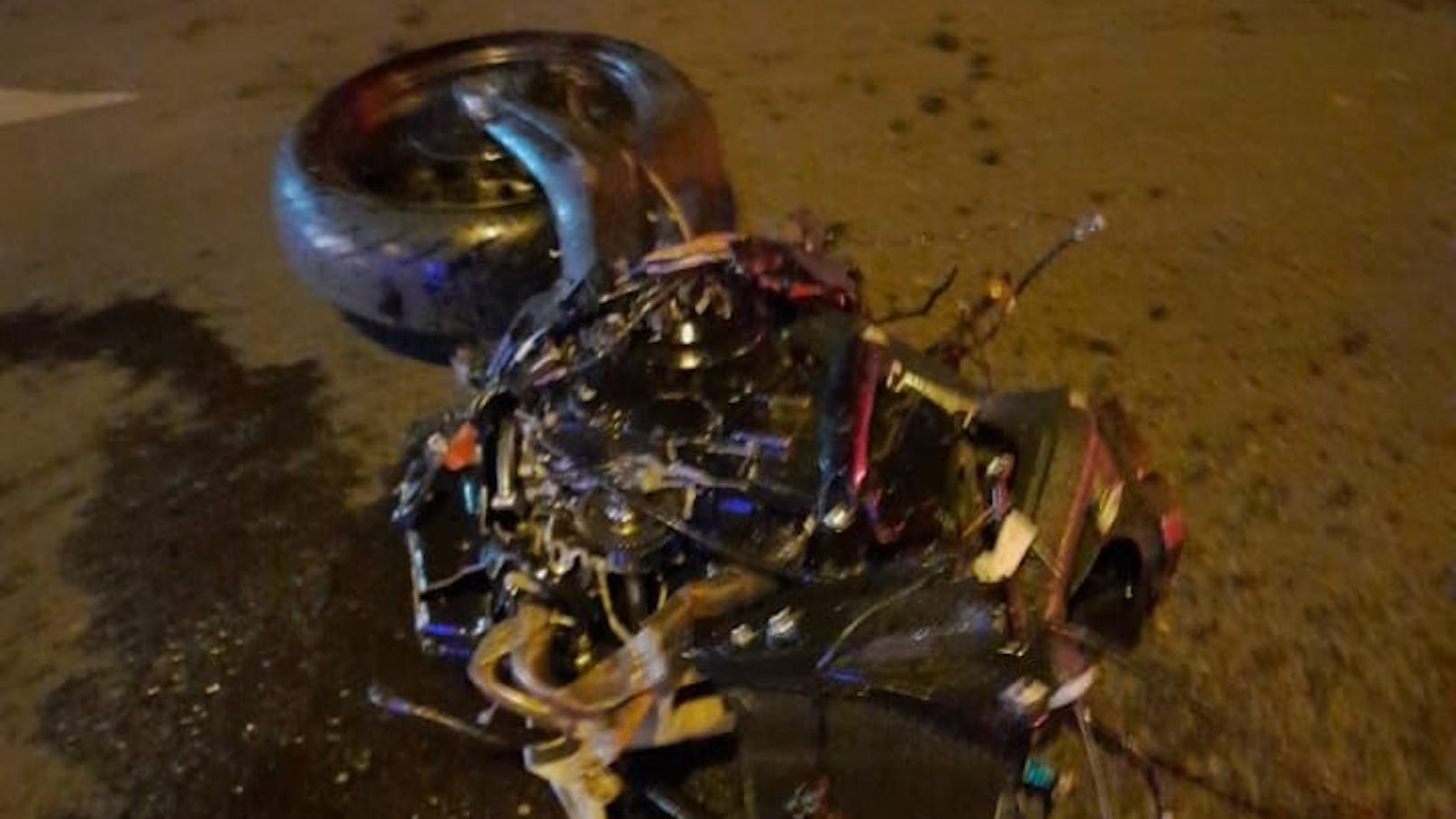 Motorradlenker (25) stürzte am Wiener Gürtel. 