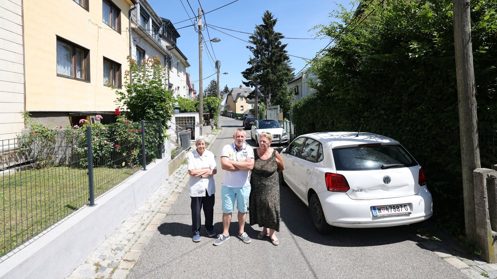 Die Anrainer Ursula Bauer, Markus Kern und Elisabeth Bauer fürchten um Parkplätze.