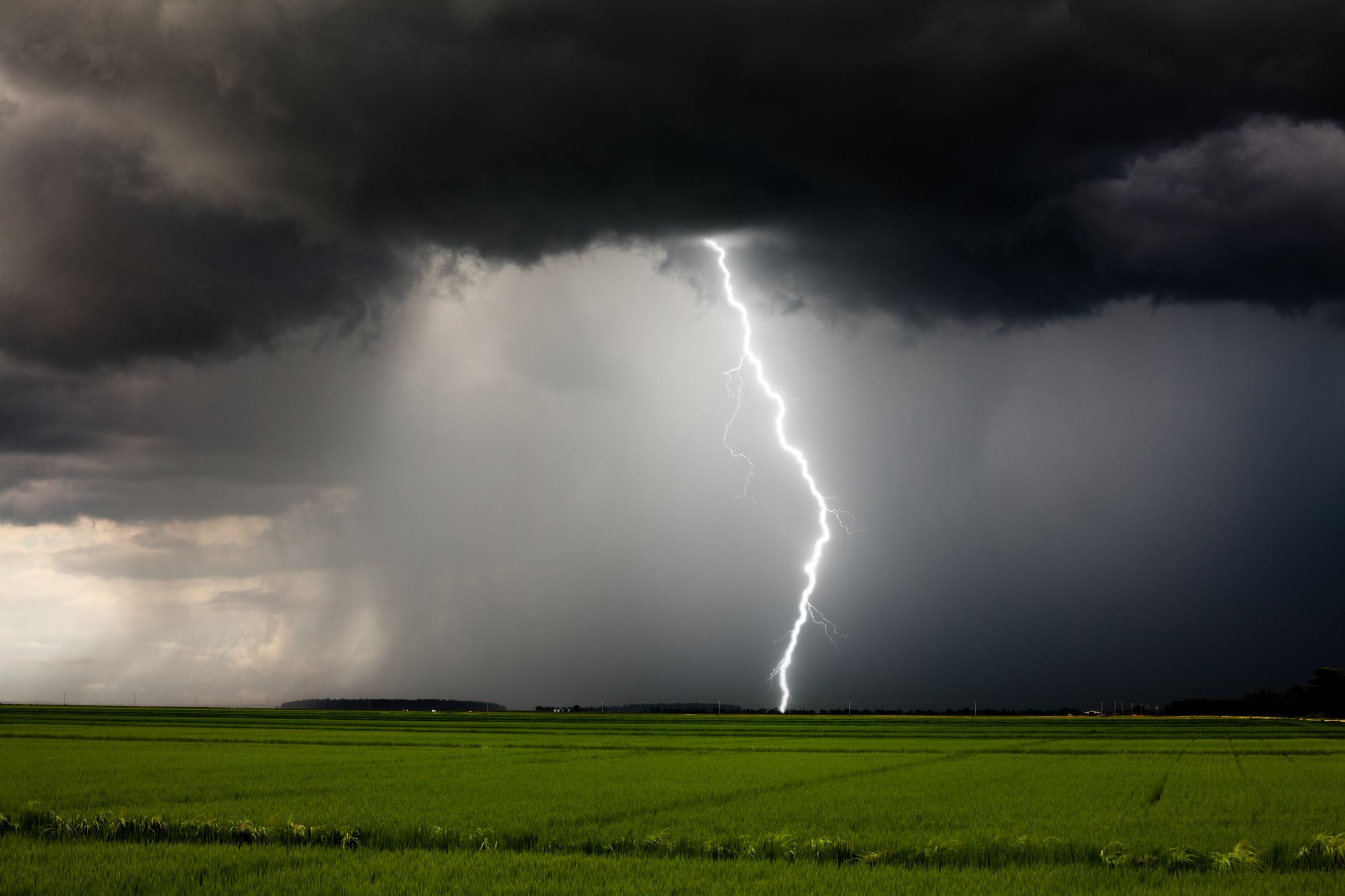 Heftige Gewitter drohen.