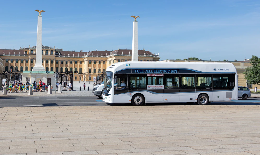 Die Wiener Linien stellen ihre Busflotte Schritt für Schritt auf emissionslose Antriebe um. Derzeit wird ein Wasserstoff-Bus von Hyundai getestet.
