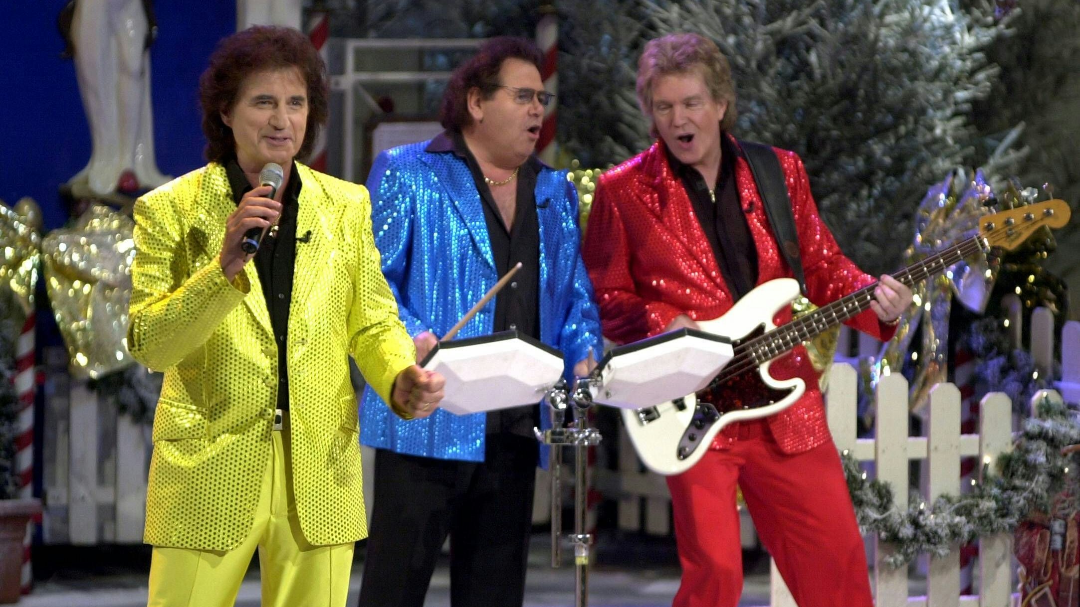 Bildnummer: 50335800  Datum: 30.11.2003  Copyright: imago/Sven Simon Die Flippers - v.l.n.r.: Olaf Malolepski, Manfred Durban und Bernd Hengst (alle GER) anlässlich der Superhitparade der Volksmusik im ZDF, Personen , optimistisch; 2003, Augsburg, Musiker, Sänger, Fernsehen, TV, Volksmusik, Konzerte, Hitparade; , quer, Kbdig, Gruppenbild, Musik, Kunst, Deutschland, Aktion, People / Schlager